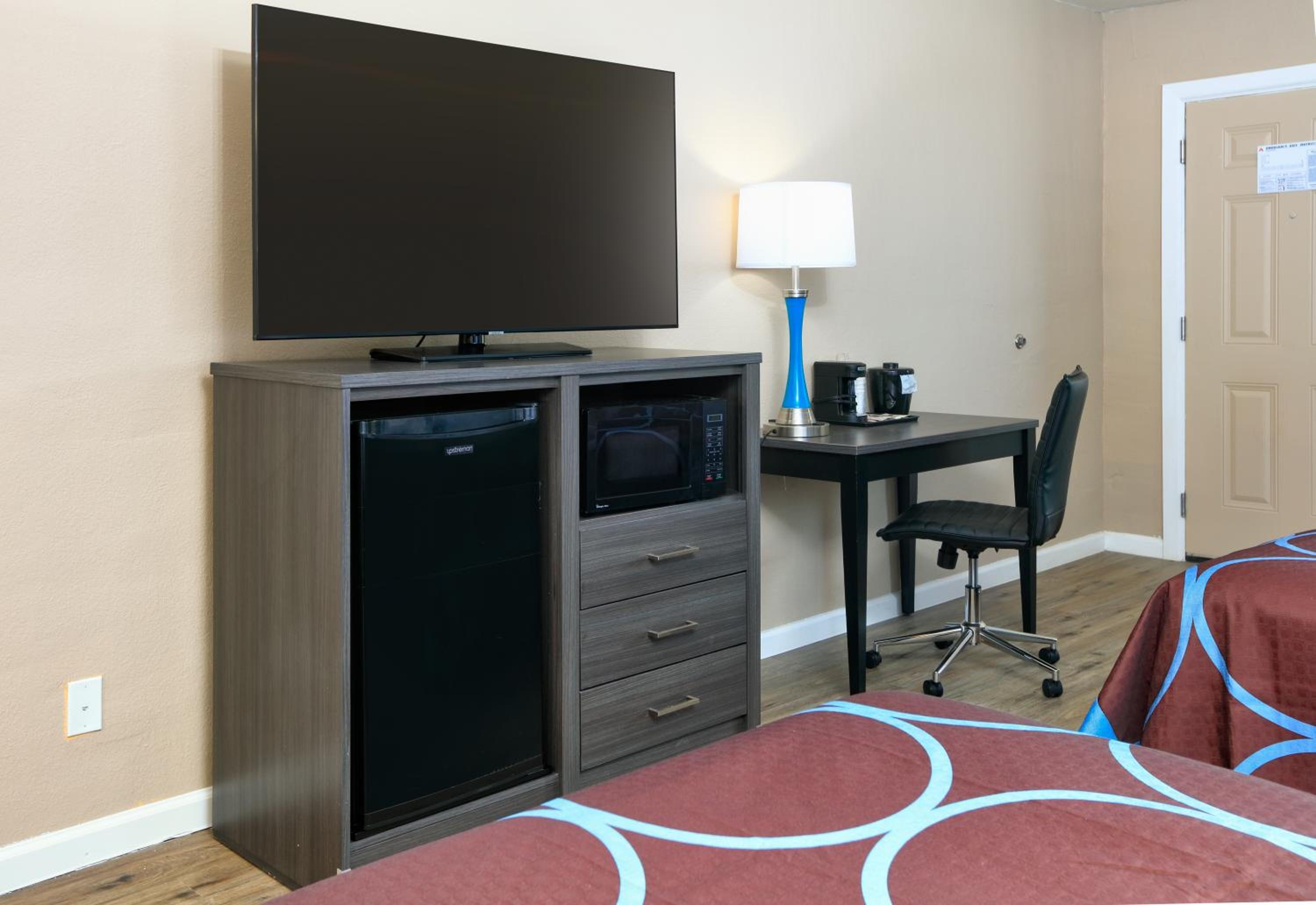 Queen Room with Two Queen Beds and Bath Tub - Mobility Accessible/Non-Smoking - Photo 1