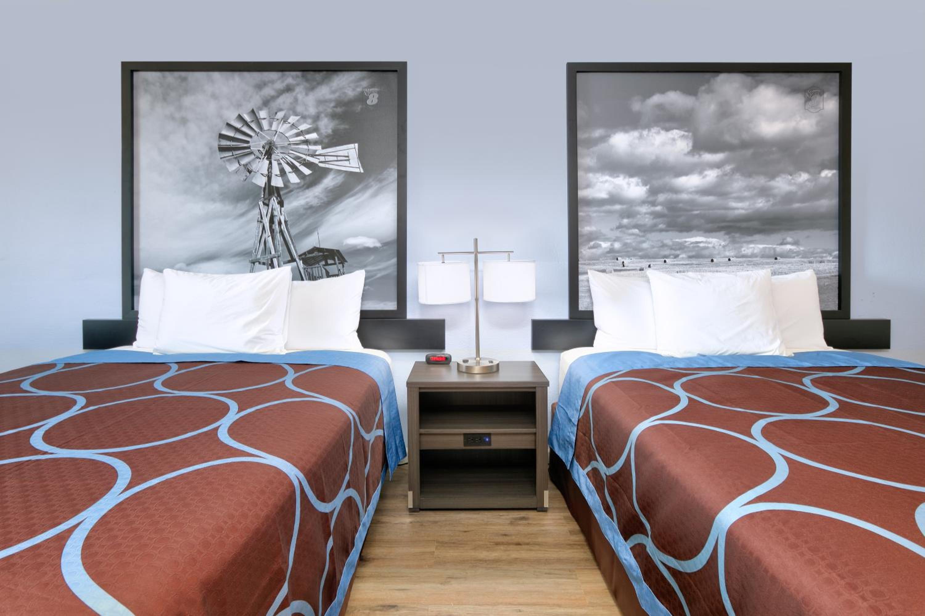 Queen Room with Two Queen Beds - Non-Smoking - Photo 1