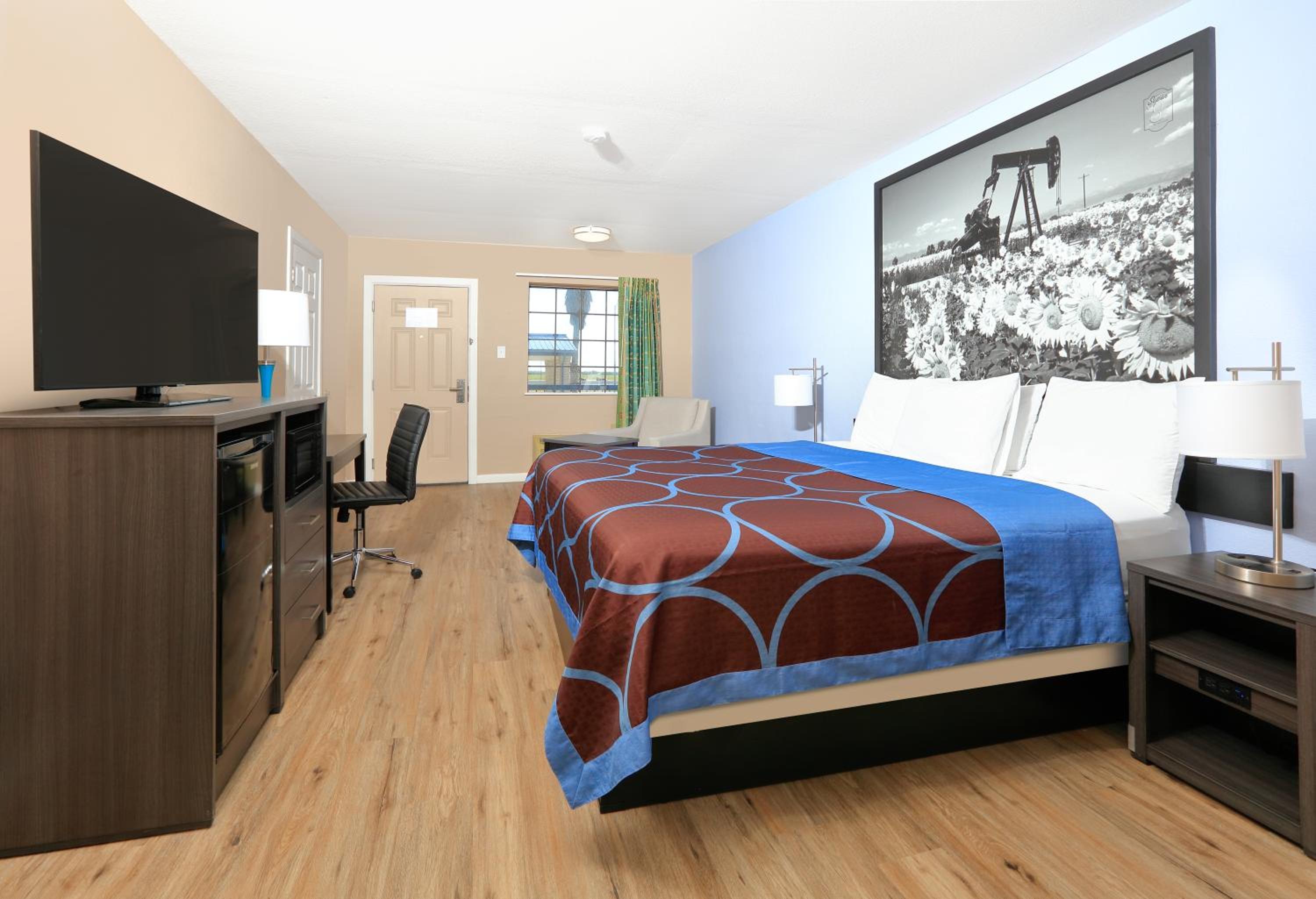 King Room - Non-Smoking - Photo 2