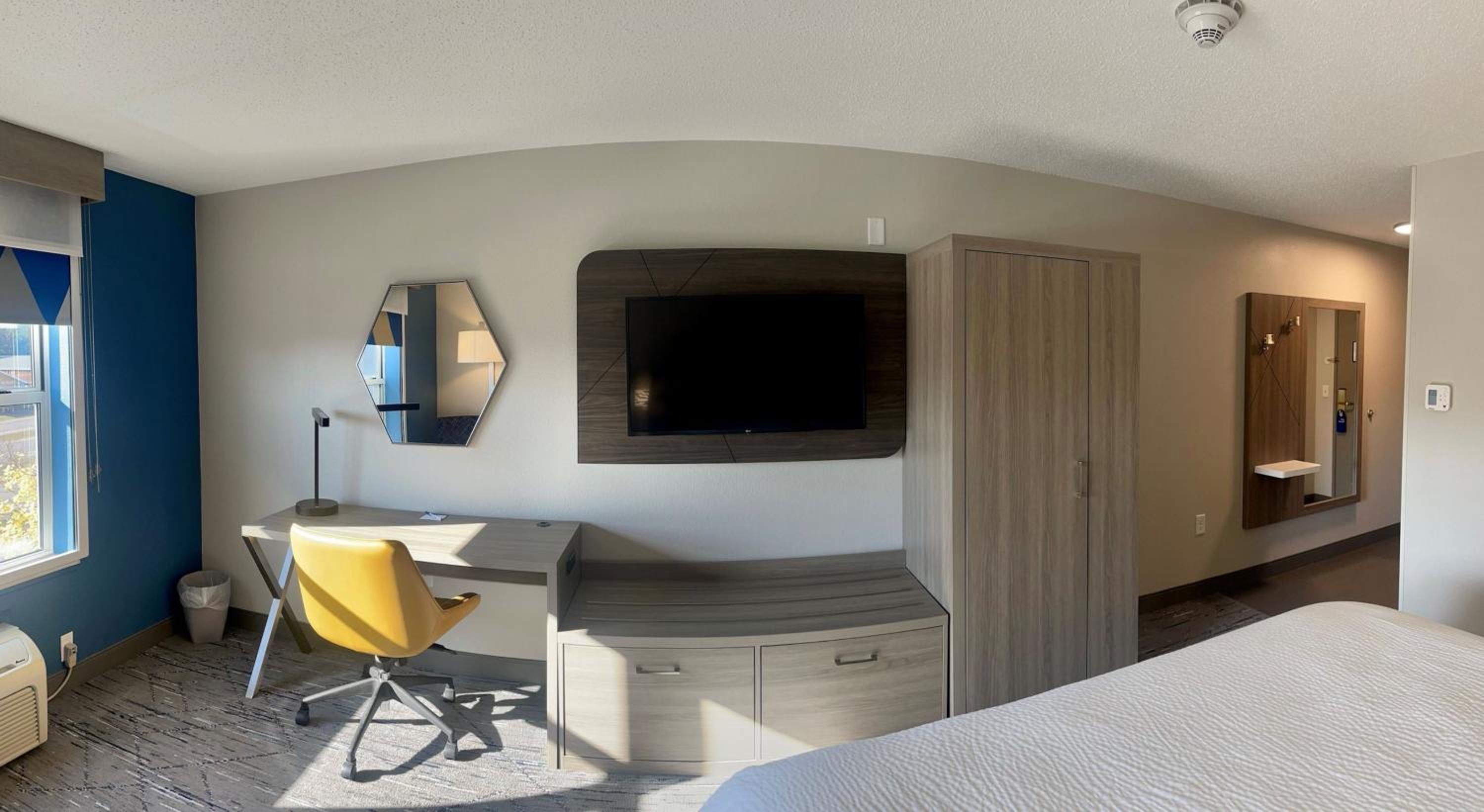 Standard King Room - Photo 6