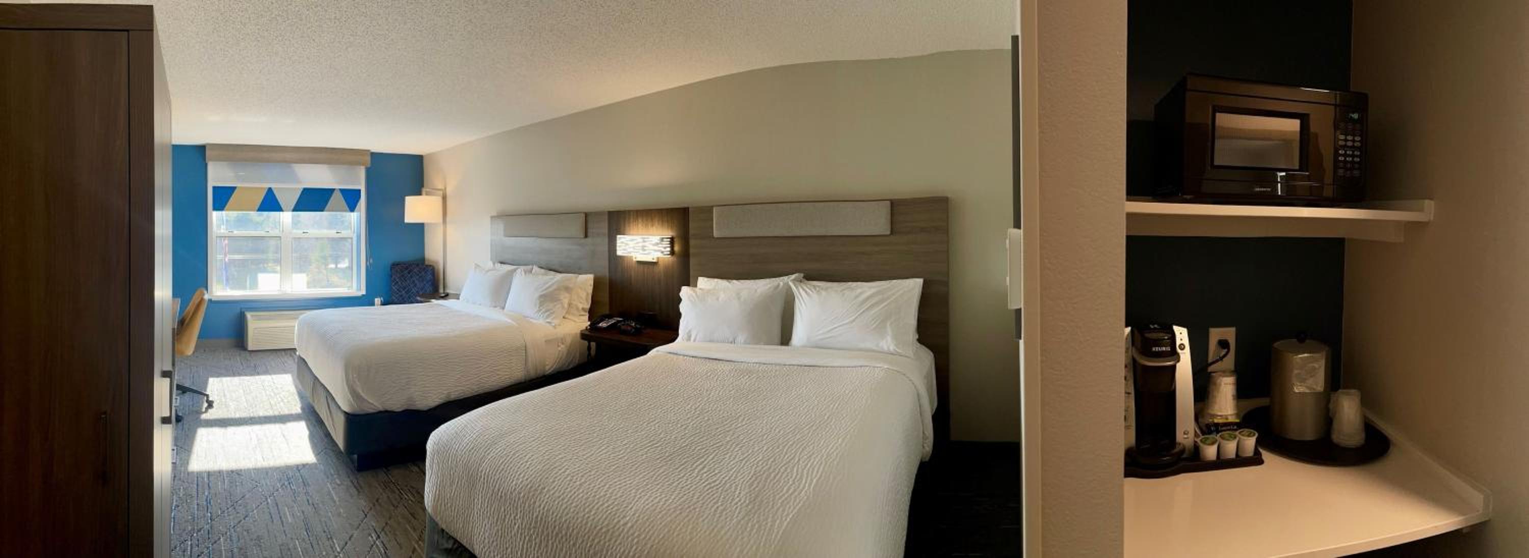 Standard Room with Two Queen Beds - Photo 1