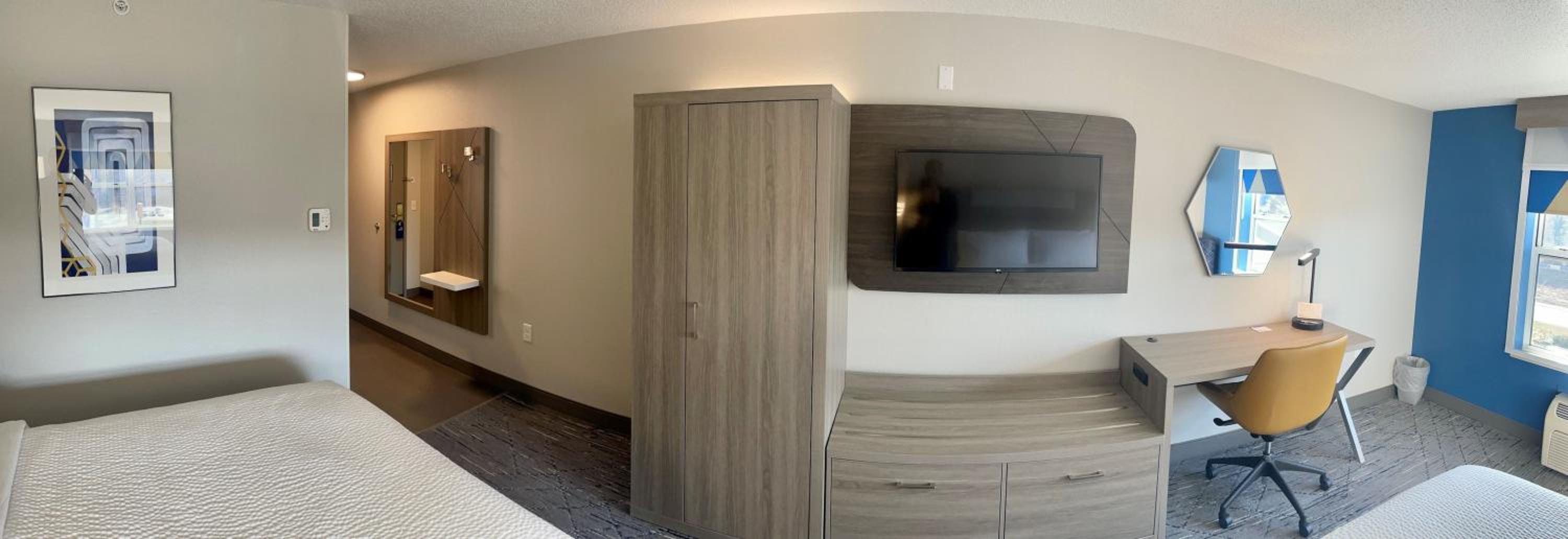 Standard Room with Two Queen Beds - Photo 6