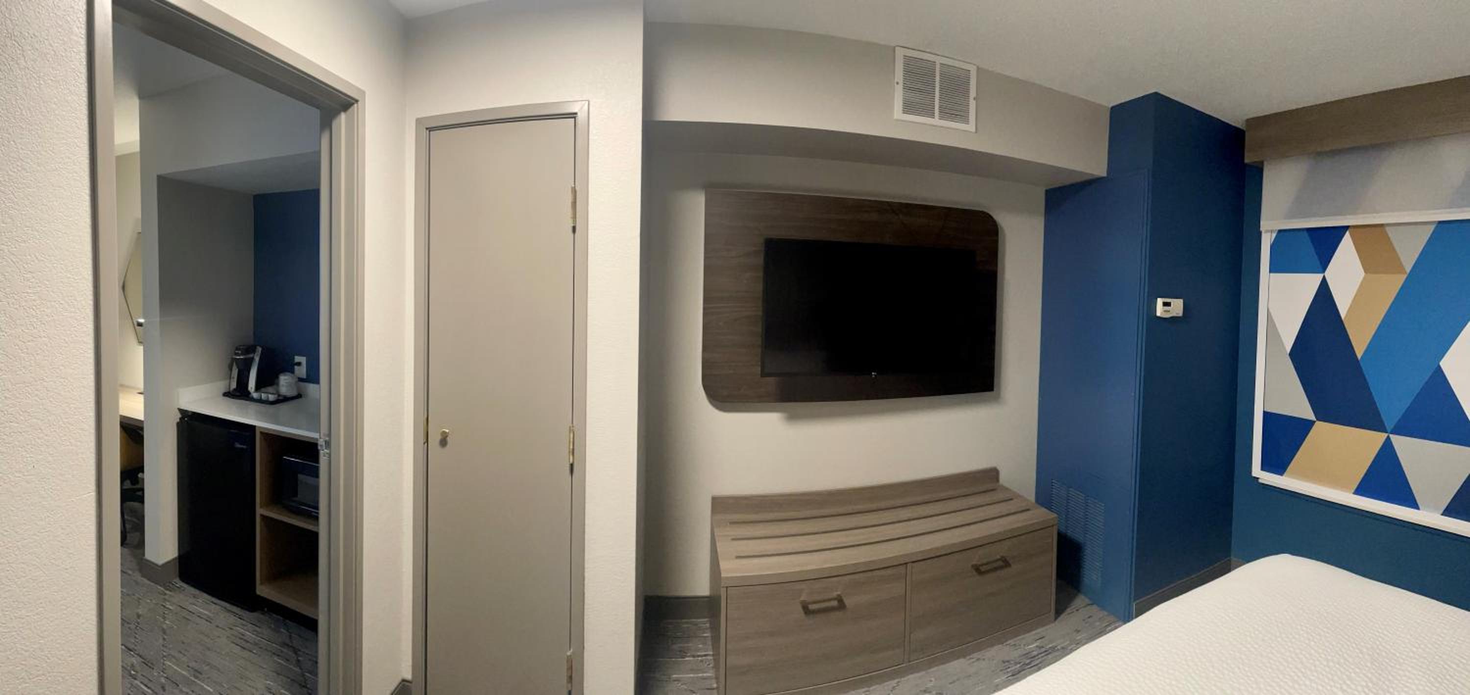 One-Bedroom King Suite - Photo 1