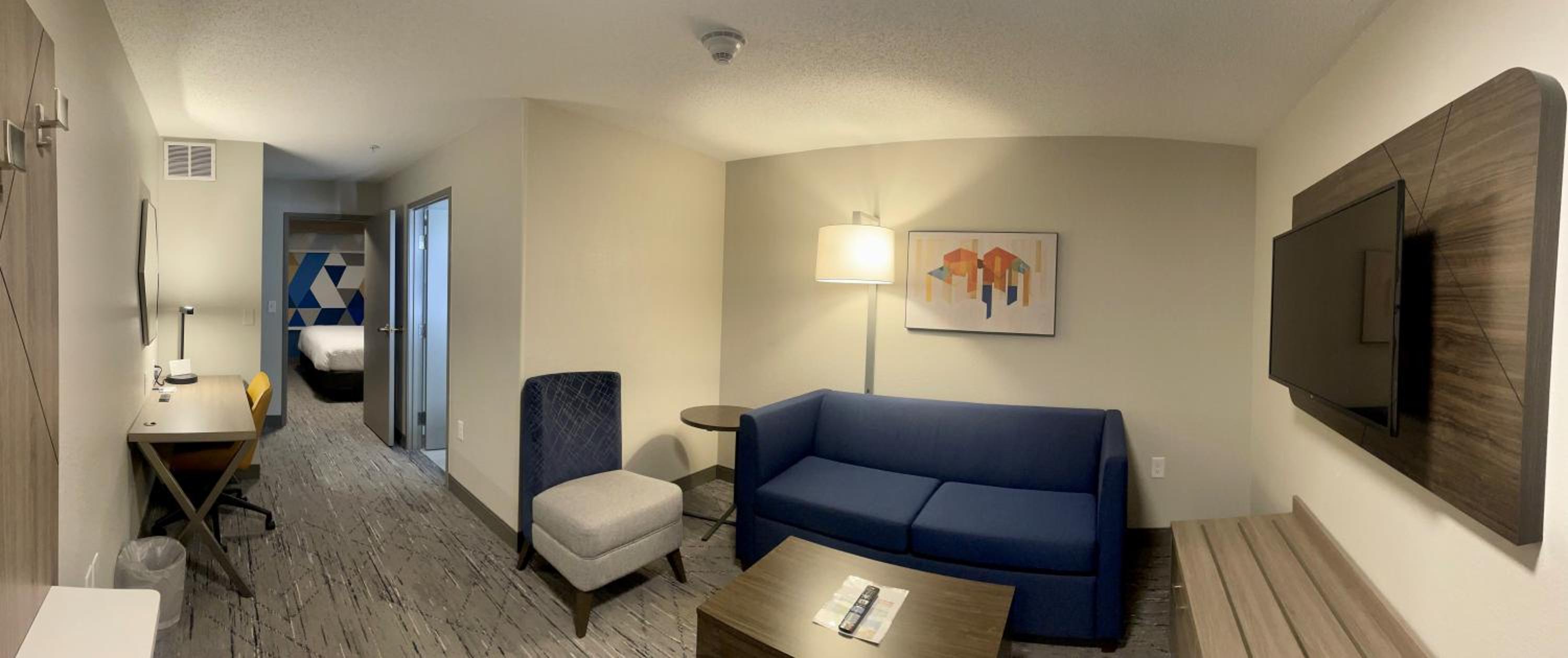 One-Bedroom King Suite - Photo 3