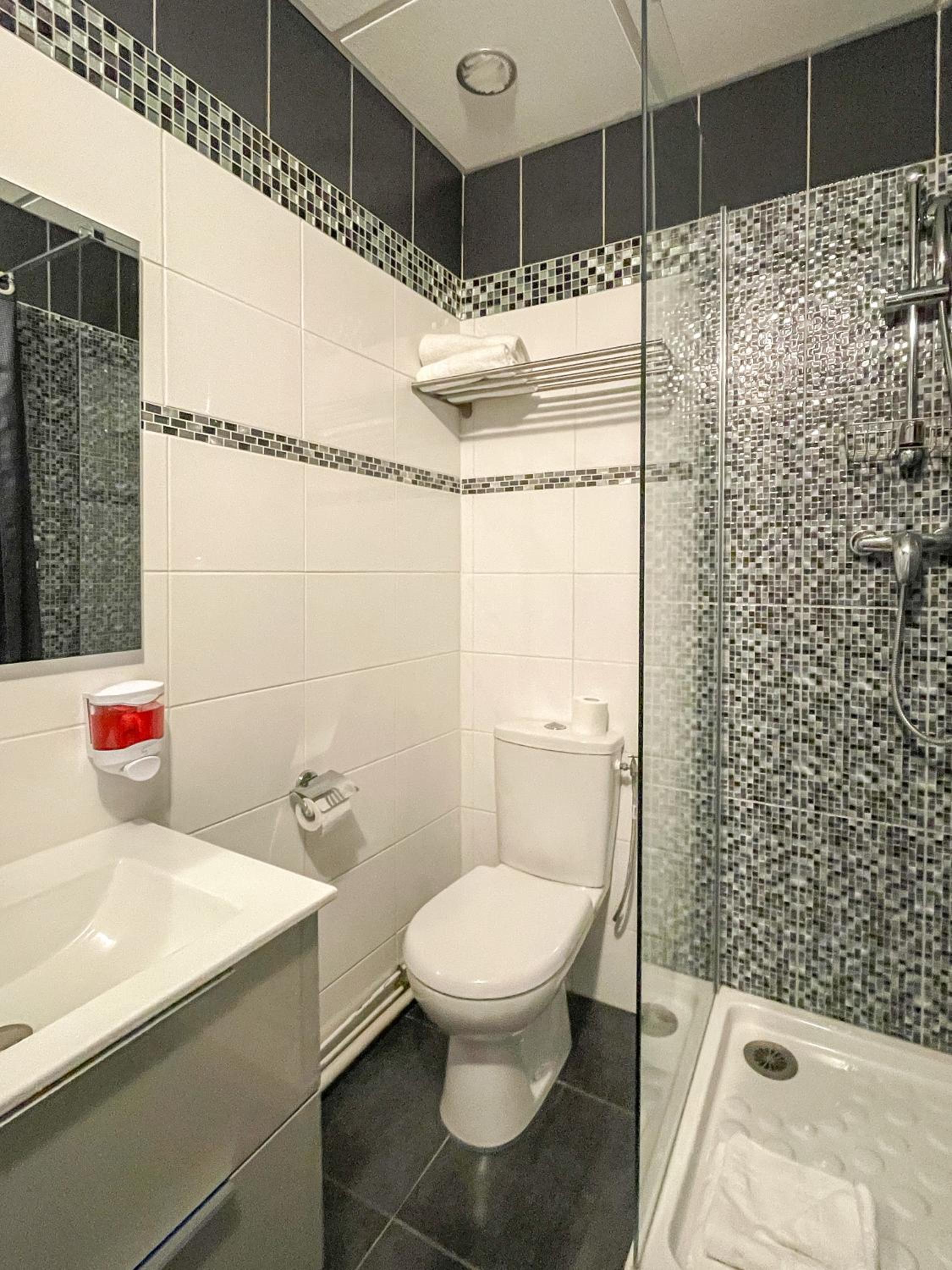 Twin Room - Photo 2