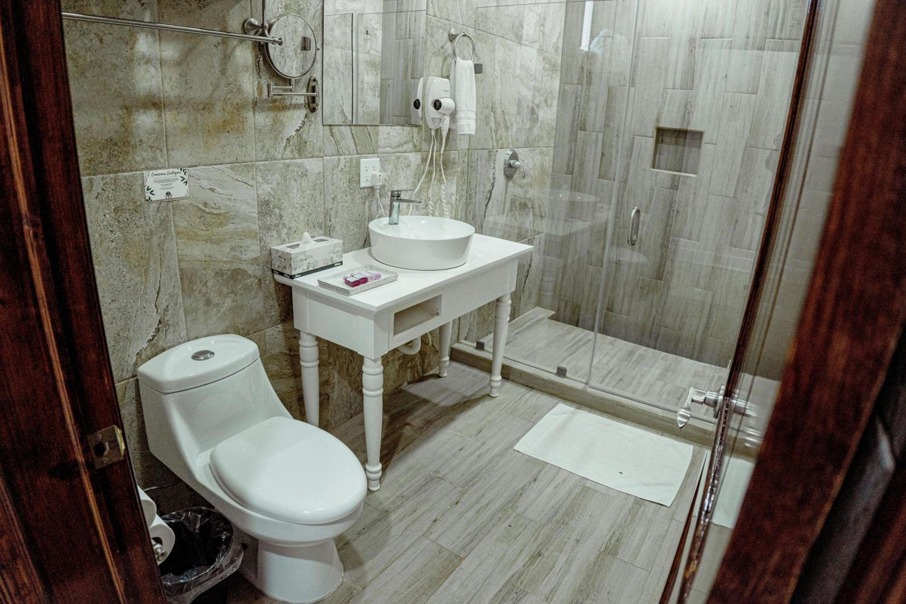 Deluxe Quadruple Room - Photo 8