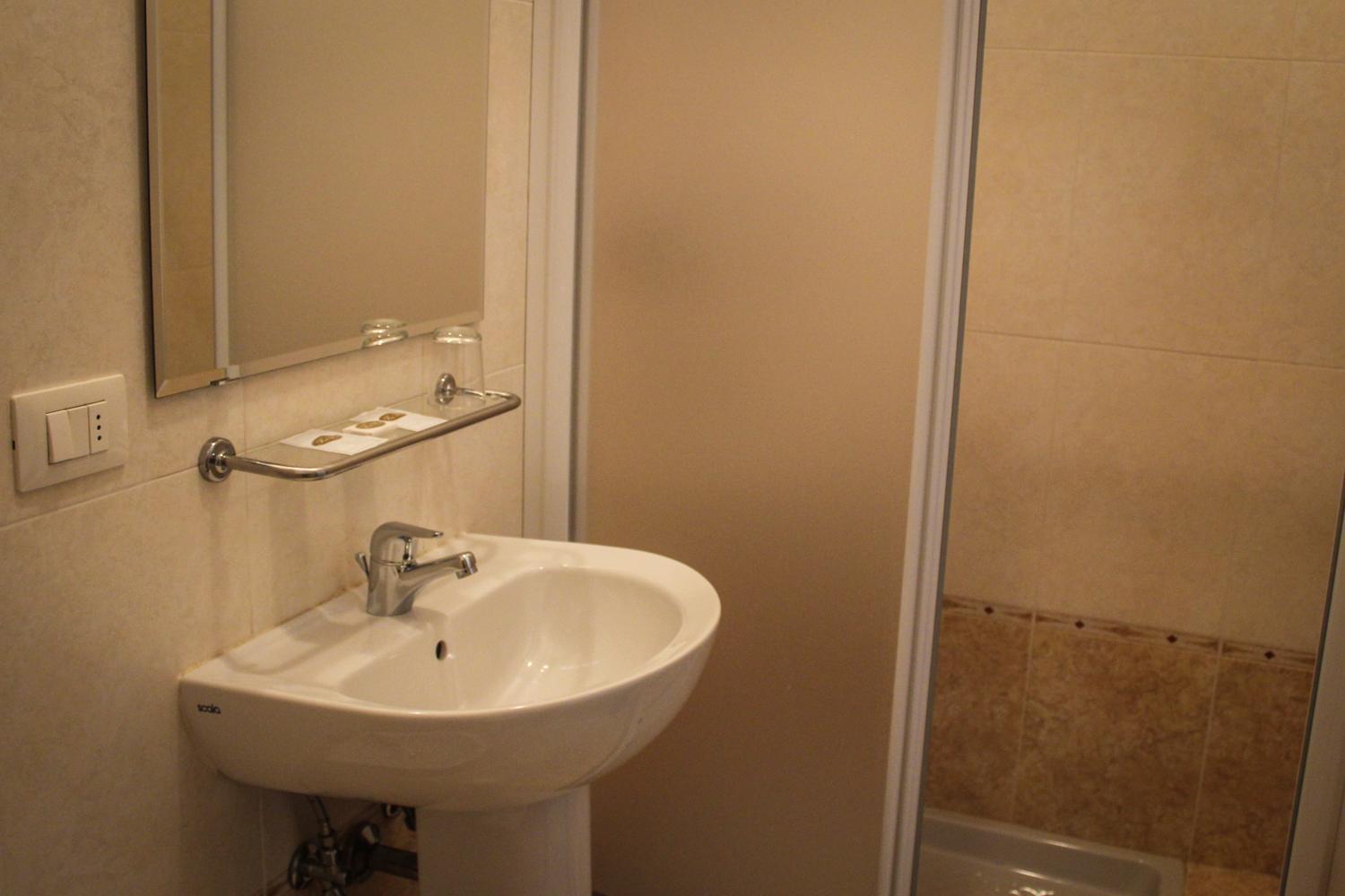 Small Double Room photo 3