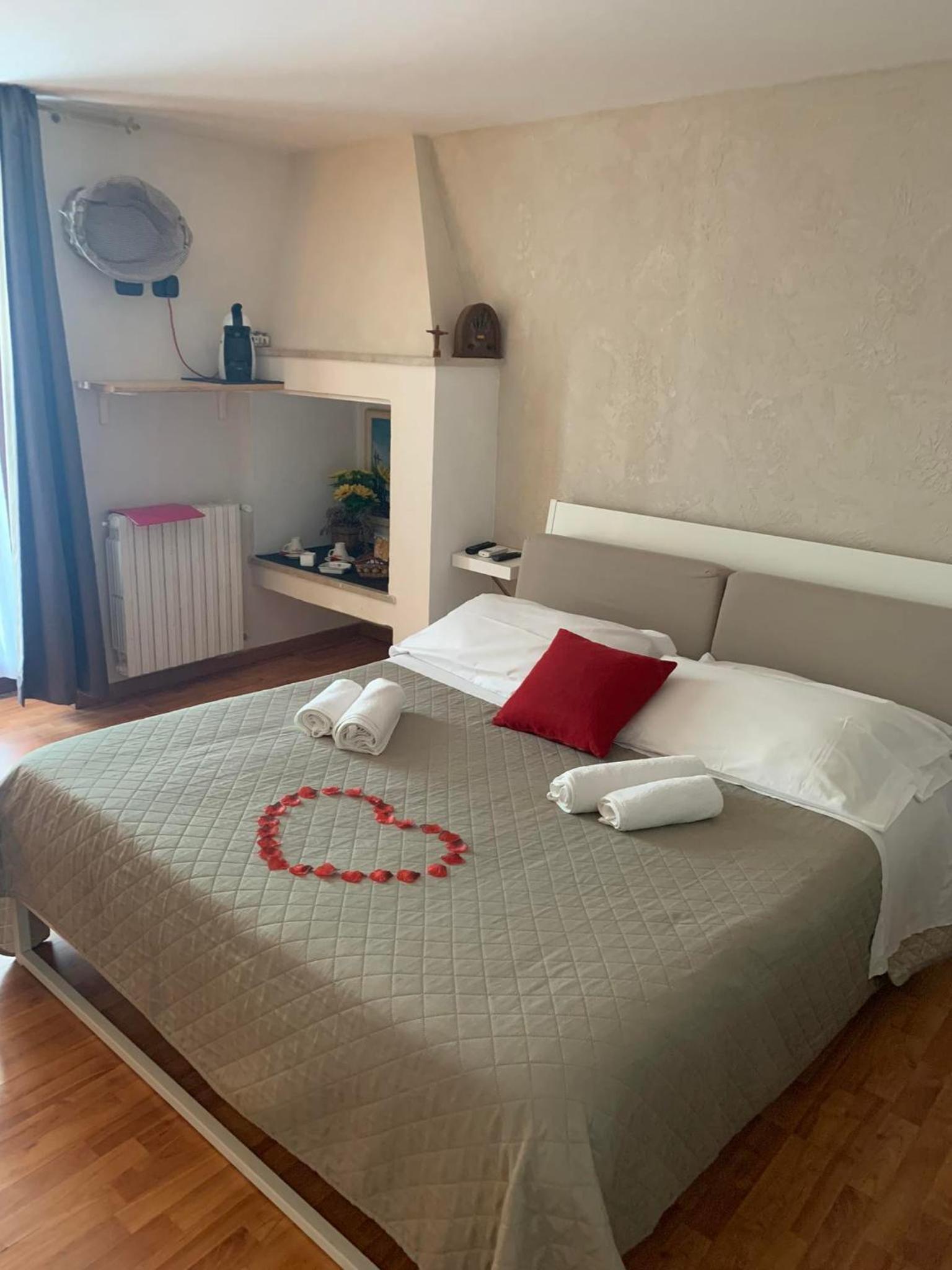 Large Double Room photo 1