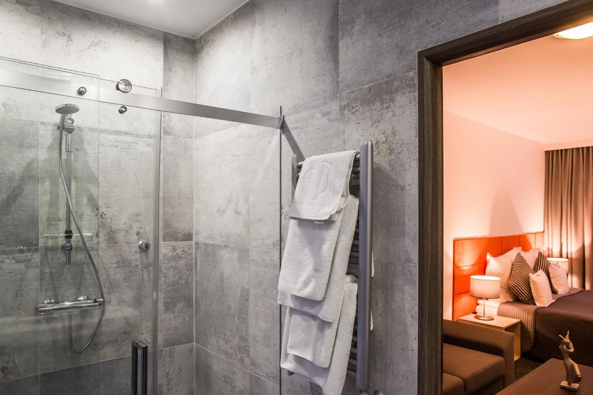 Deluxe Double Room with City View - Photo 6