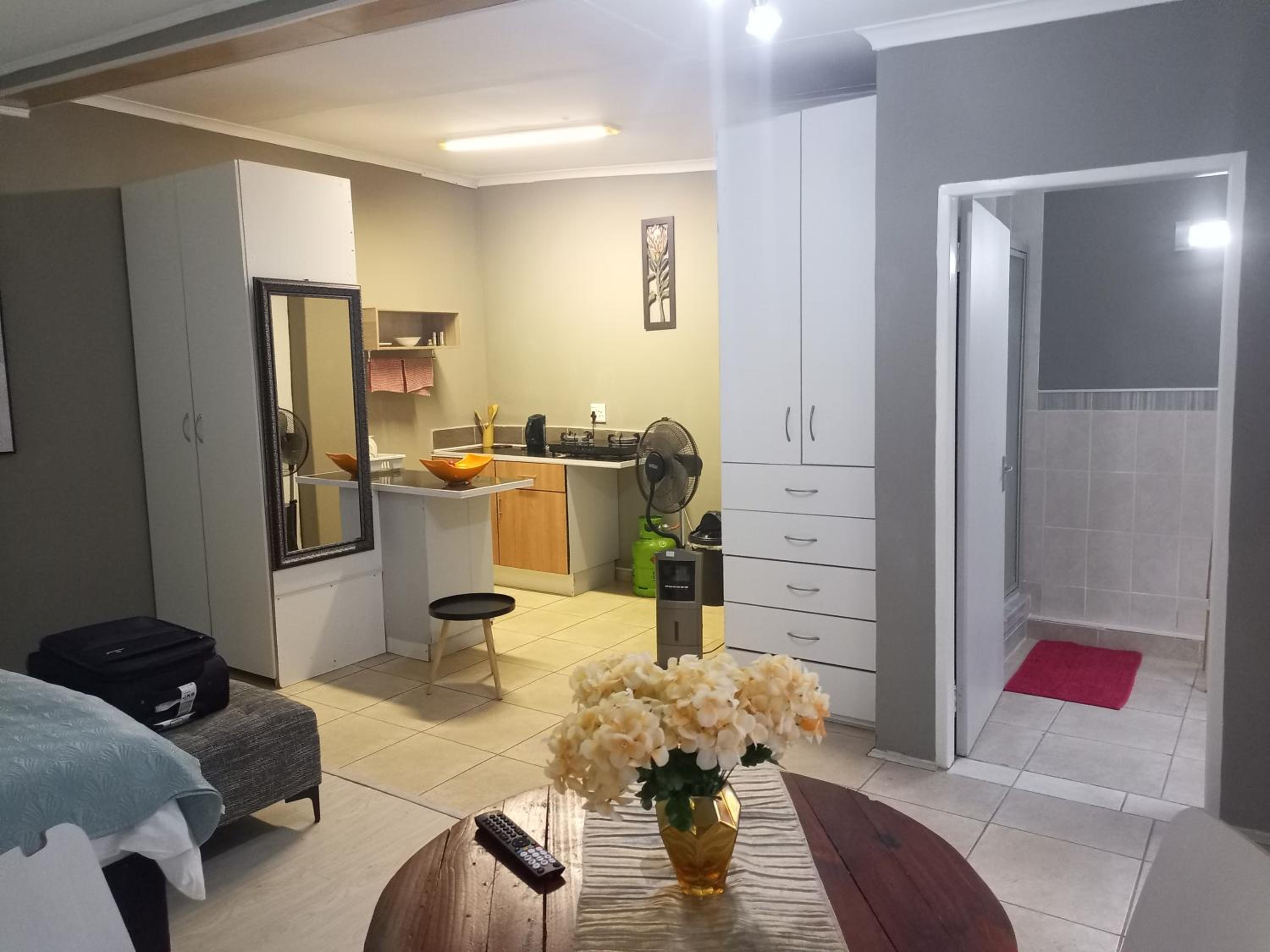Studio with Garden View - Photo 9