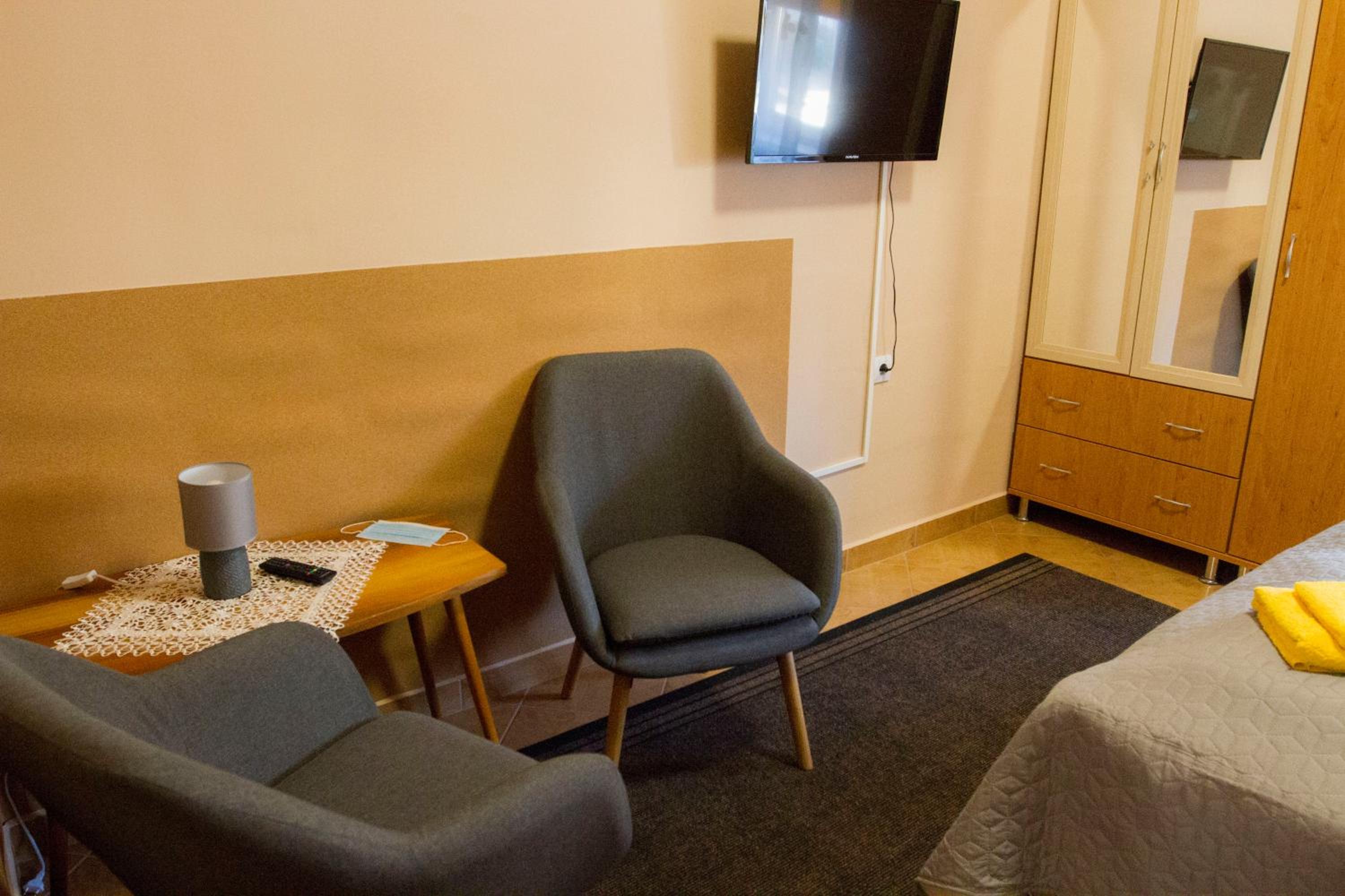 Queen Room - Disability Access photo 2