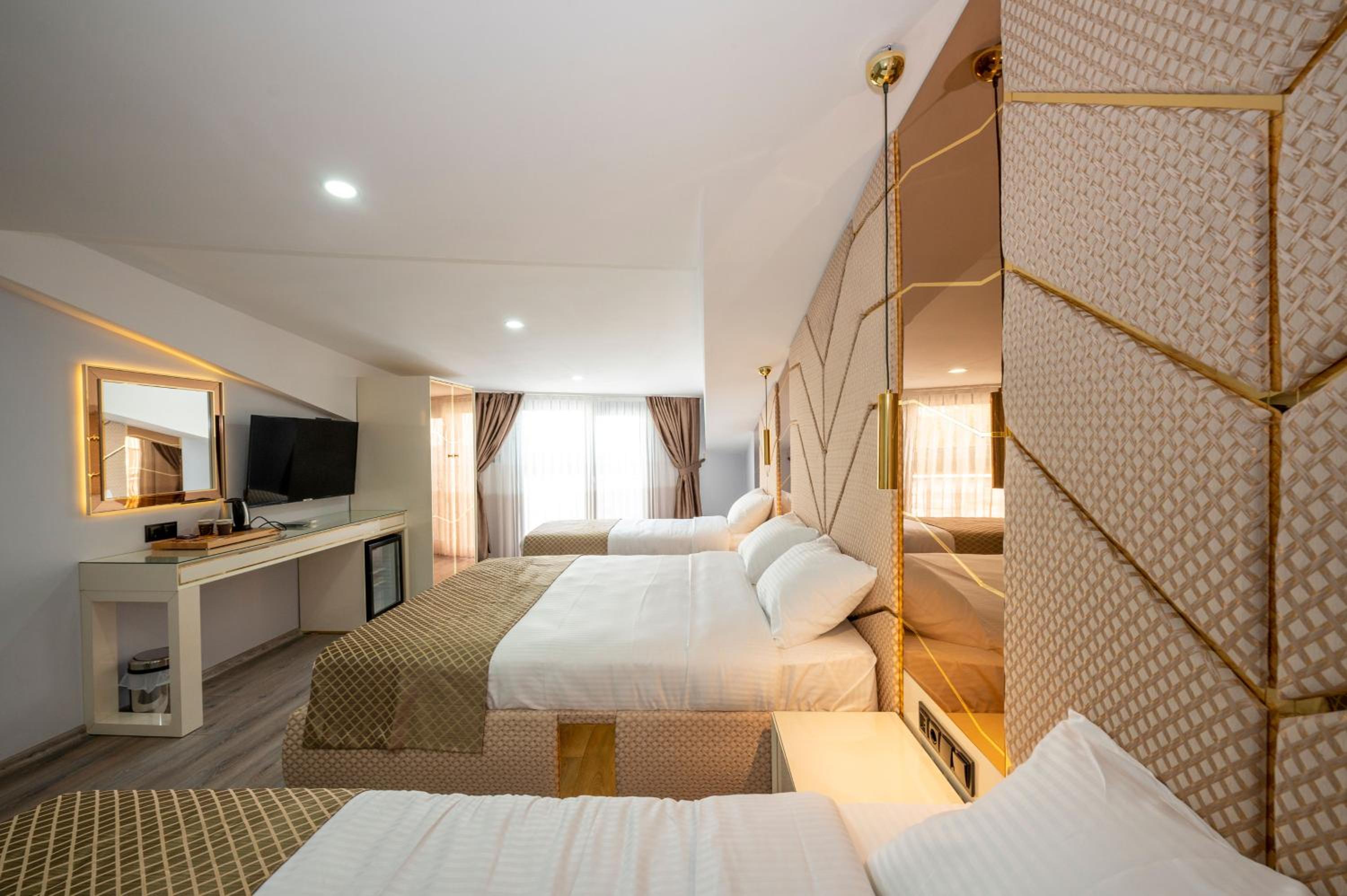 Deluxe Quadruple Room - Photo 7
