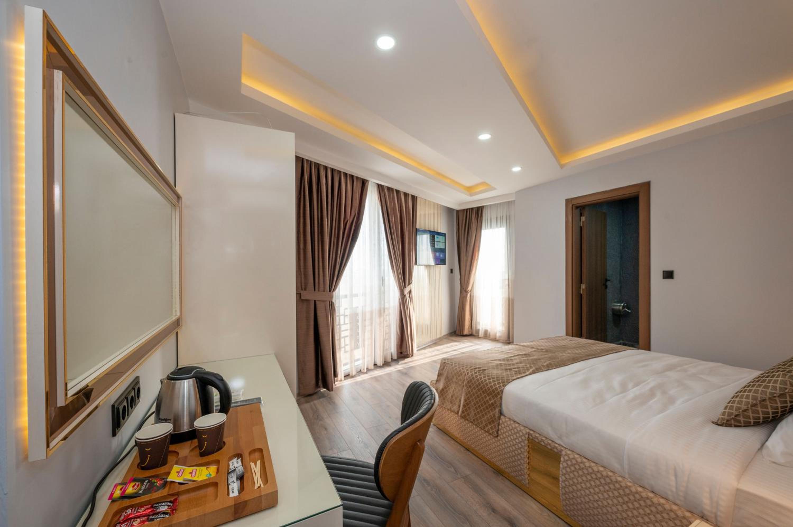 Deluxe Double Room - Photo 10