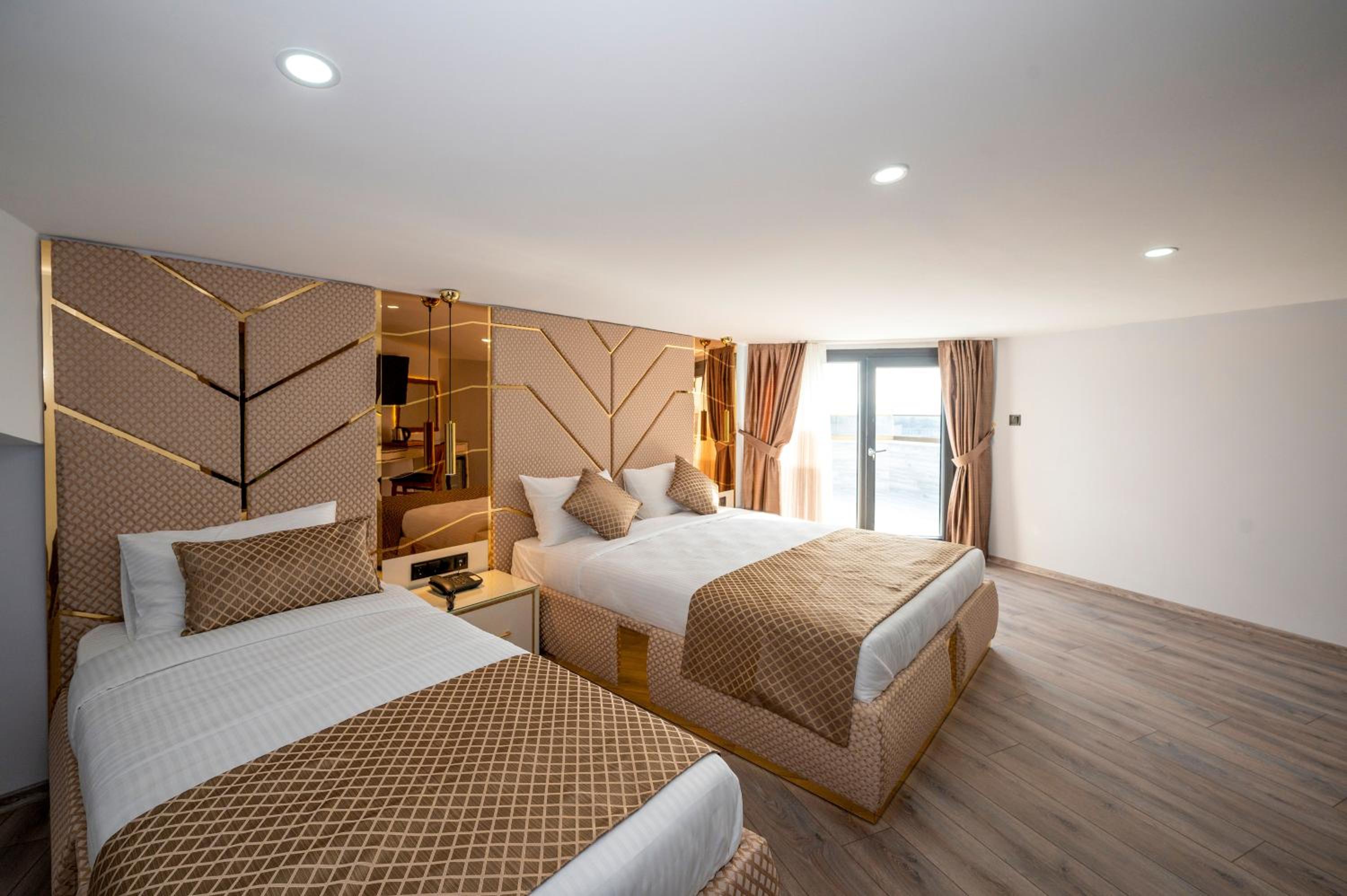 Deluxe Quadruple Room - Photo 2
