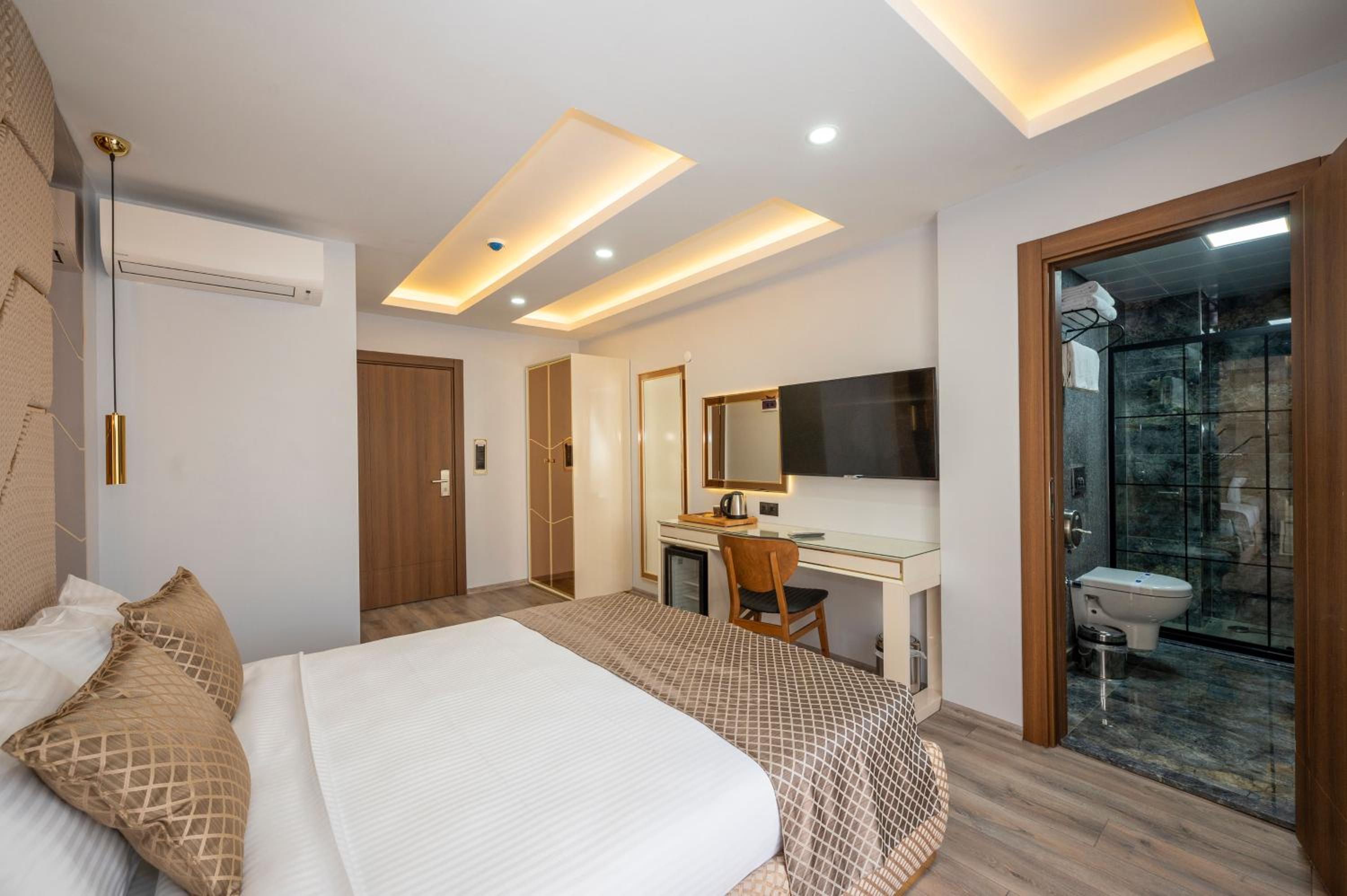 Deluxe Double Room - Photo 1