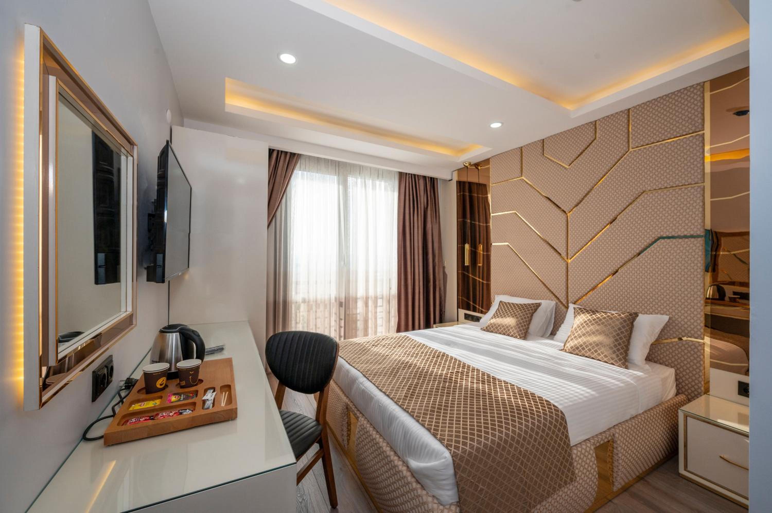 Deluxe Double Room - Photo 12