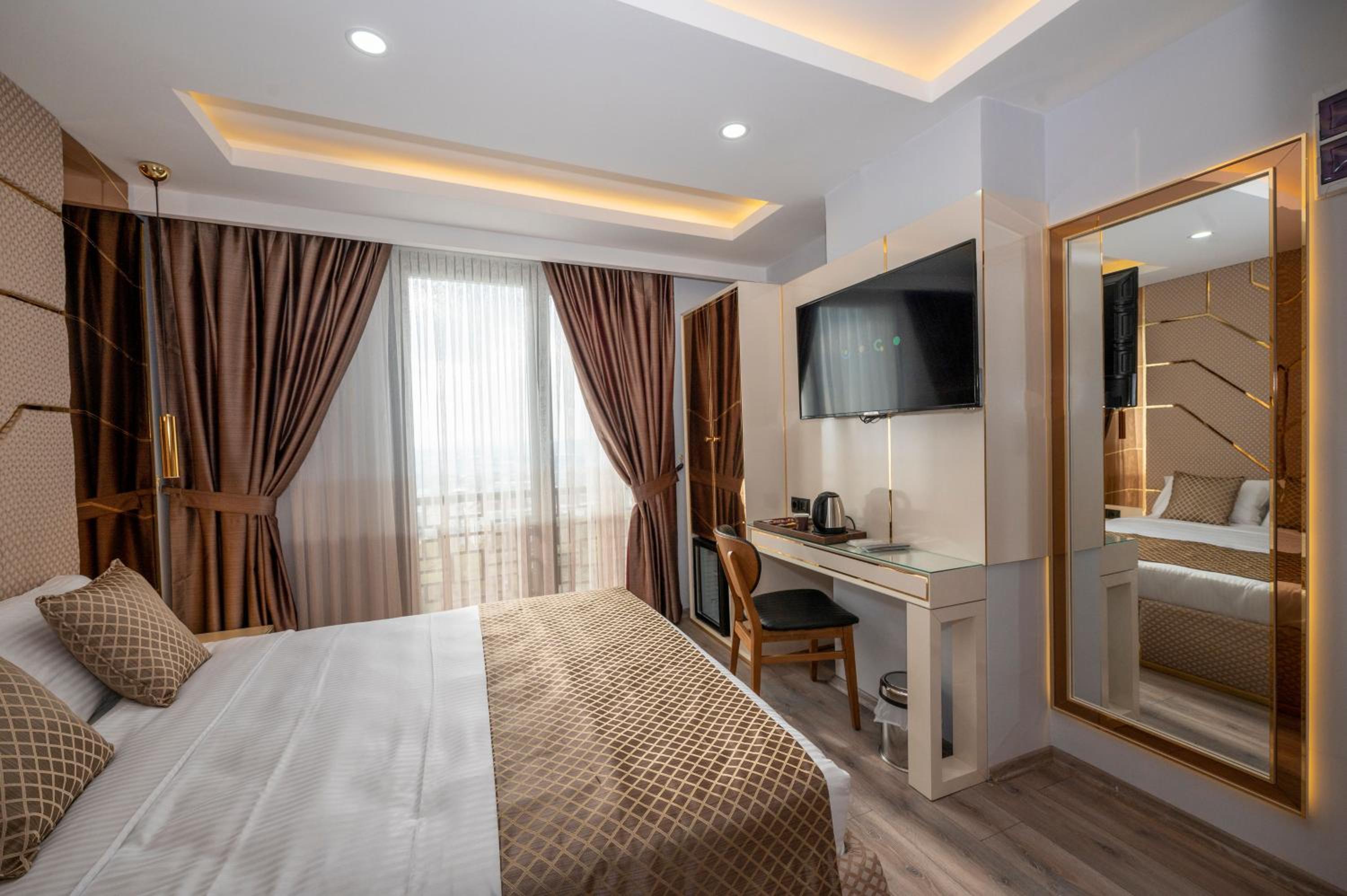 Deluxe Double Room - Photo 14