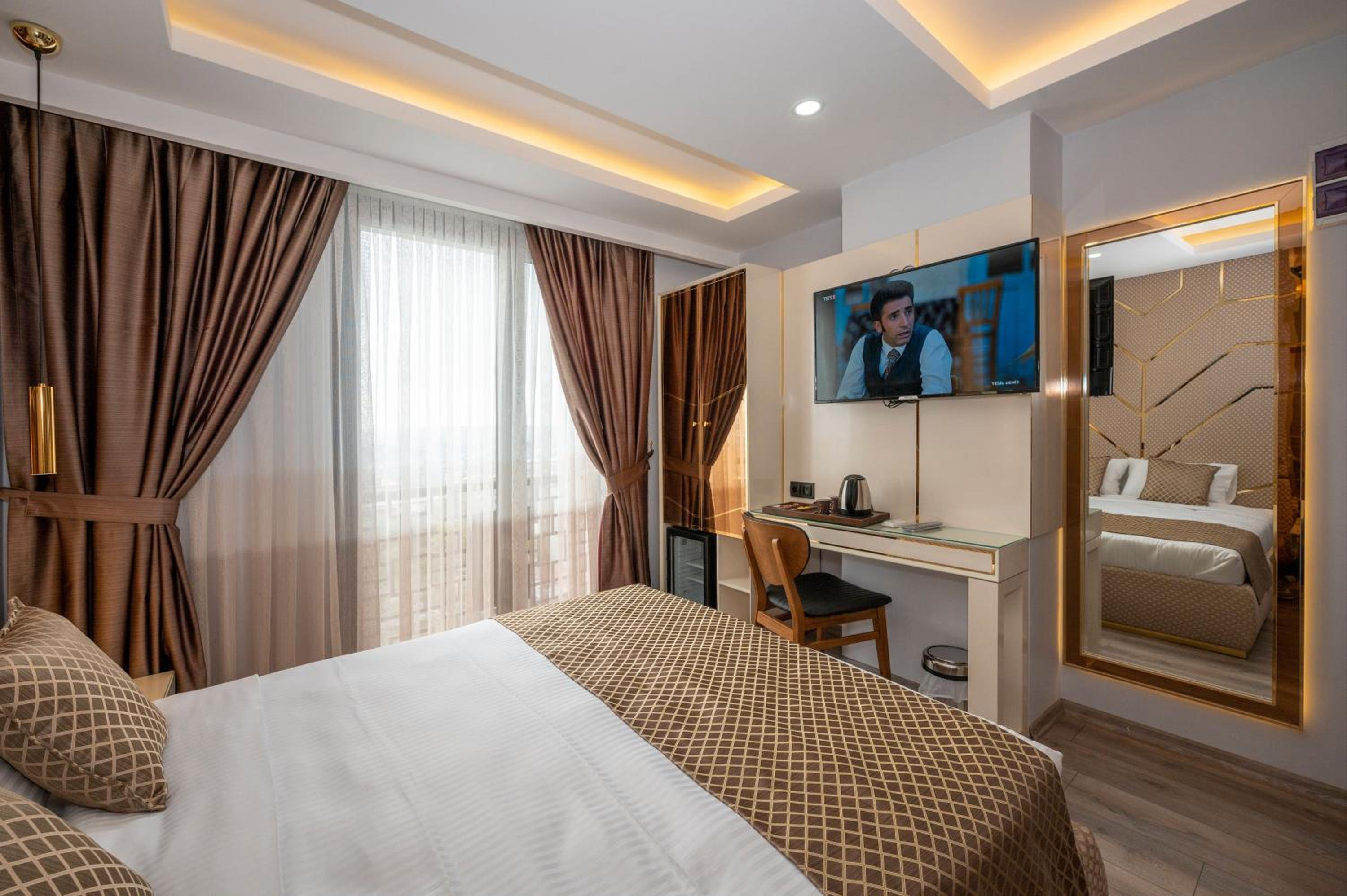 Deluxe Double Room - Photo 13