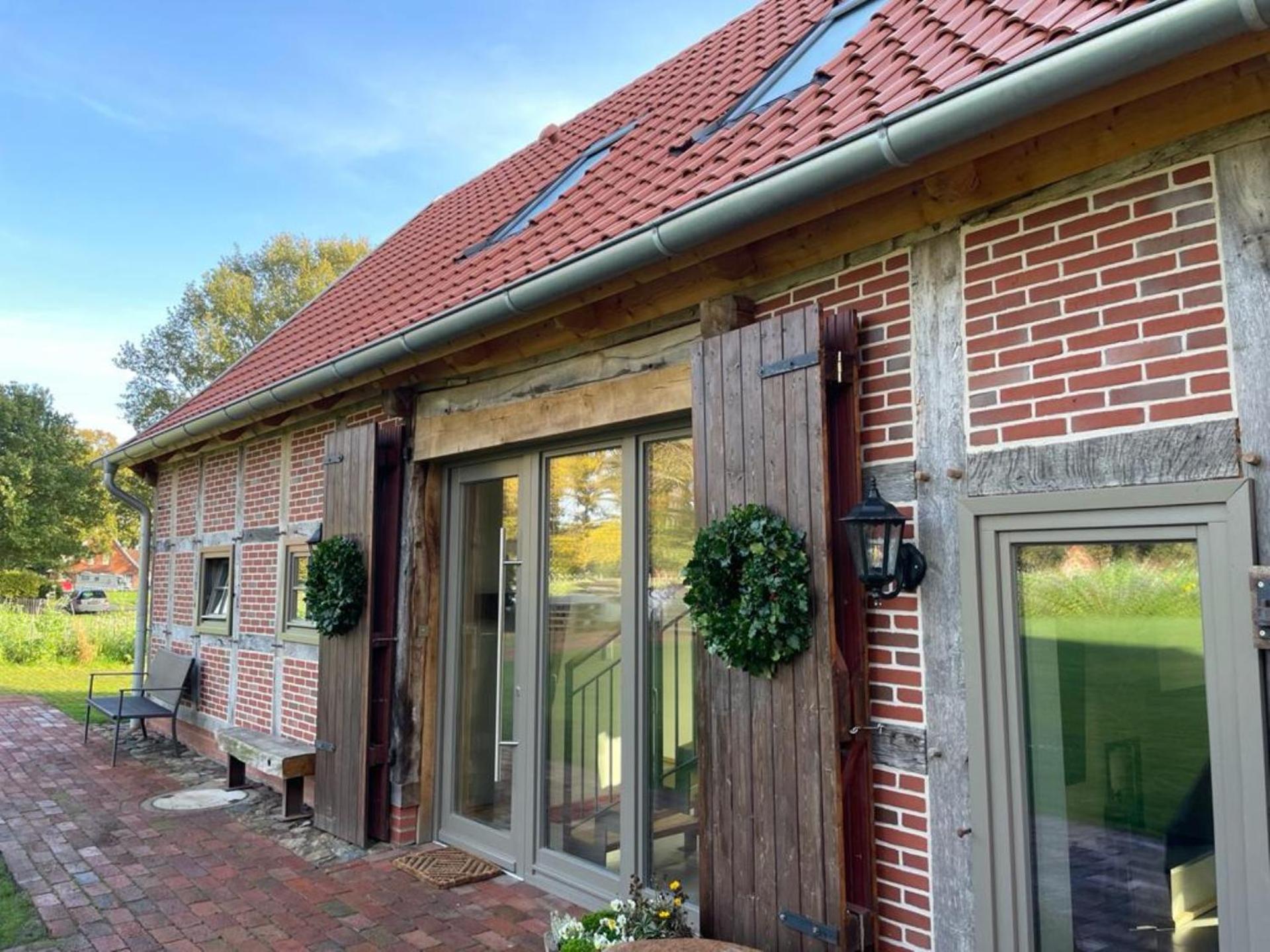 Three-Bedroom House photo 3