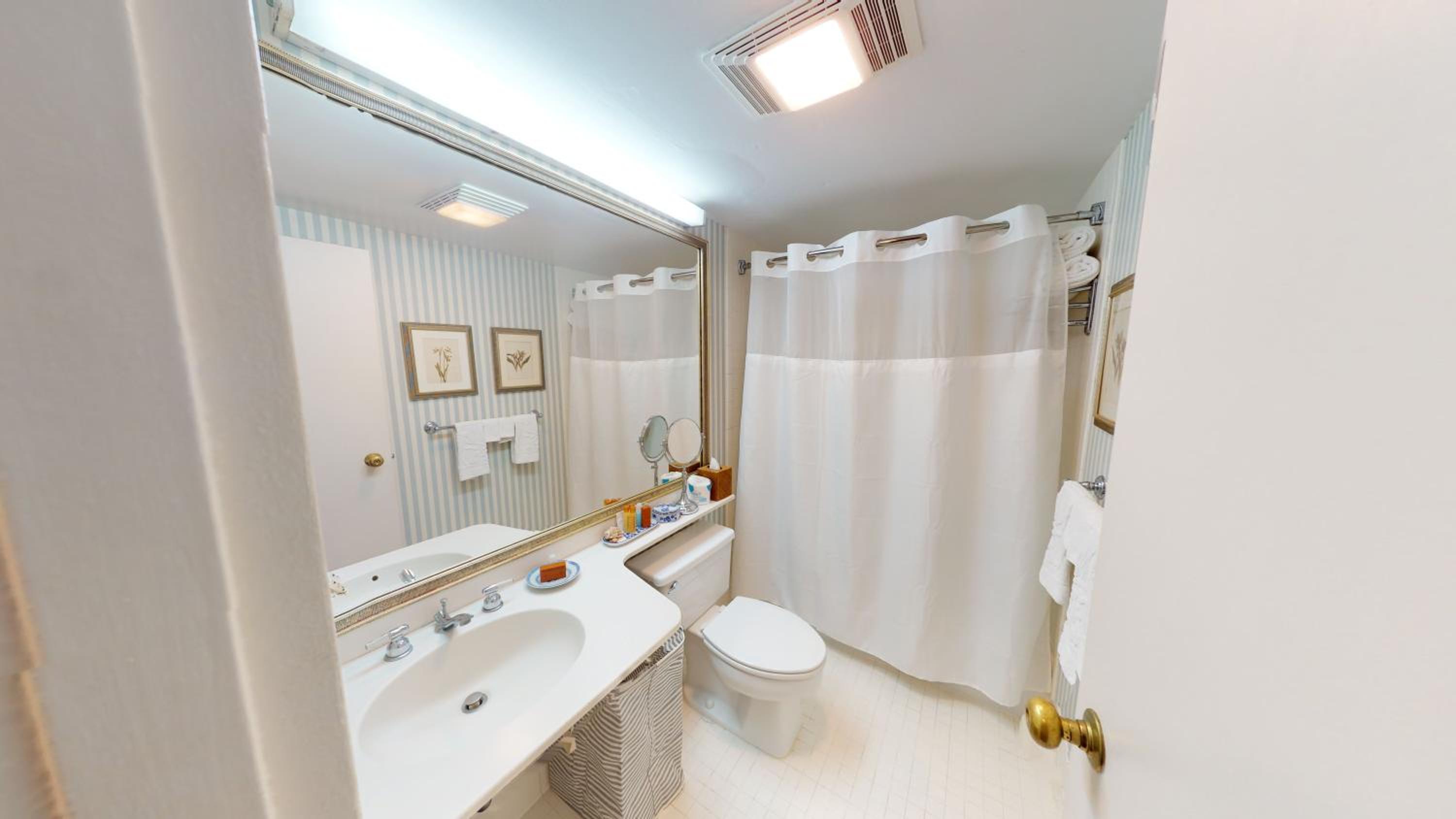 Queen Room - Photo 2