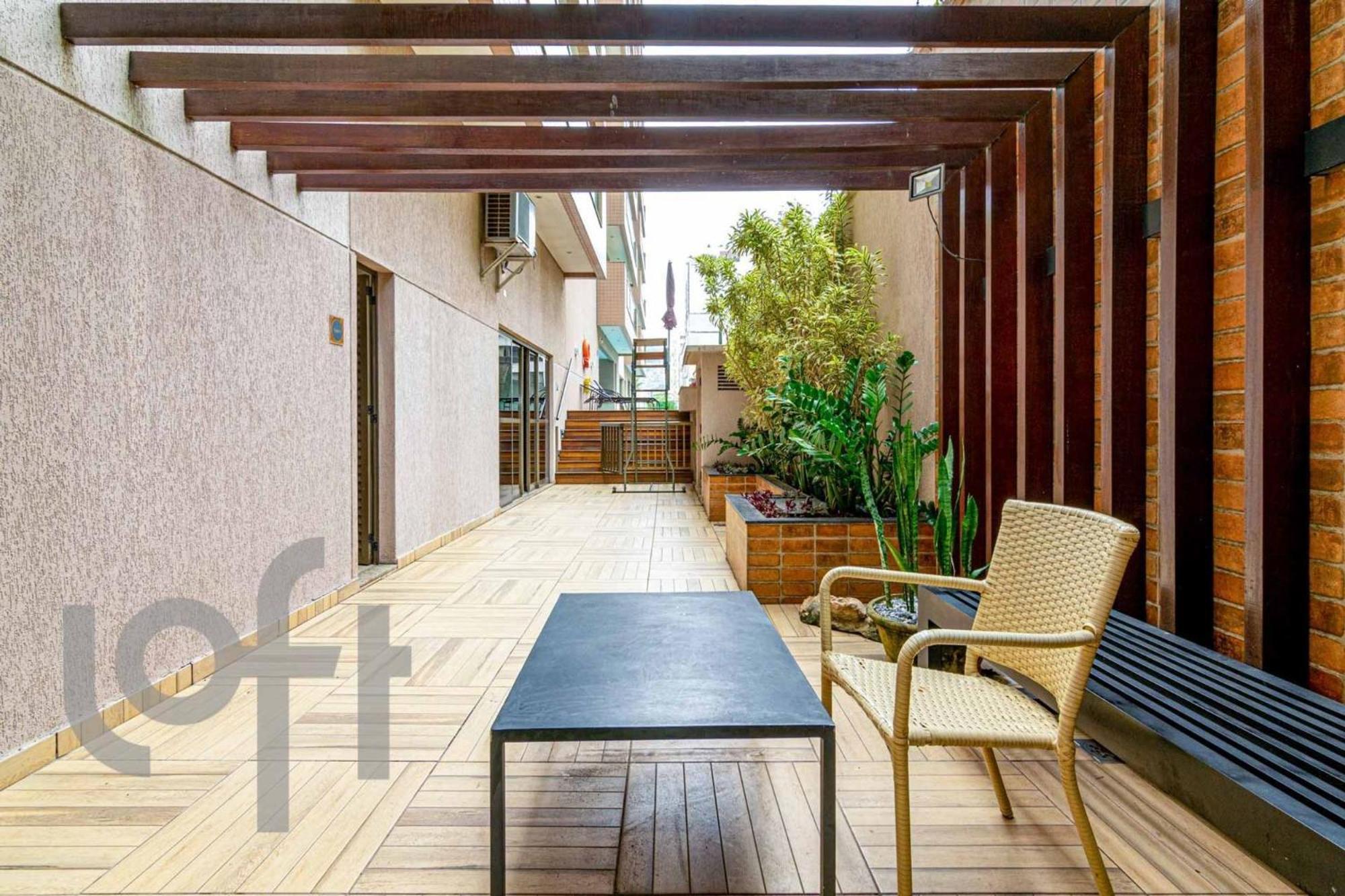 Apartment with Balcony - Photo 52