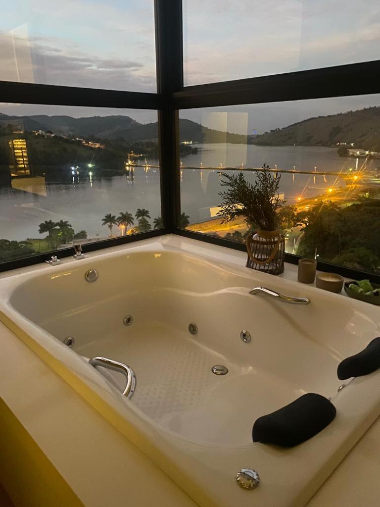 King Suite with Spa Bath - Photo 4
