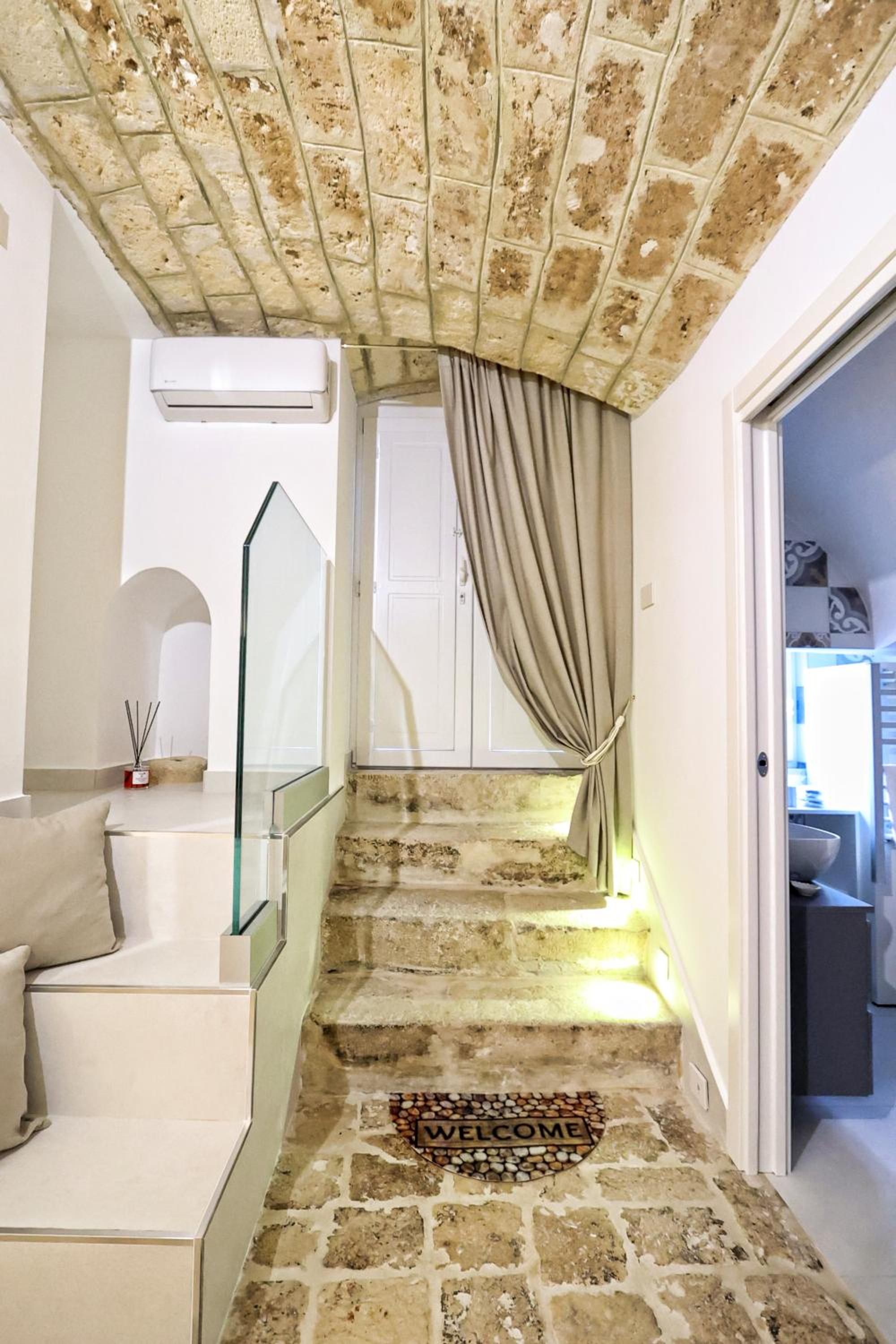 Double or Twin Room with Private Bathroom photo 2
