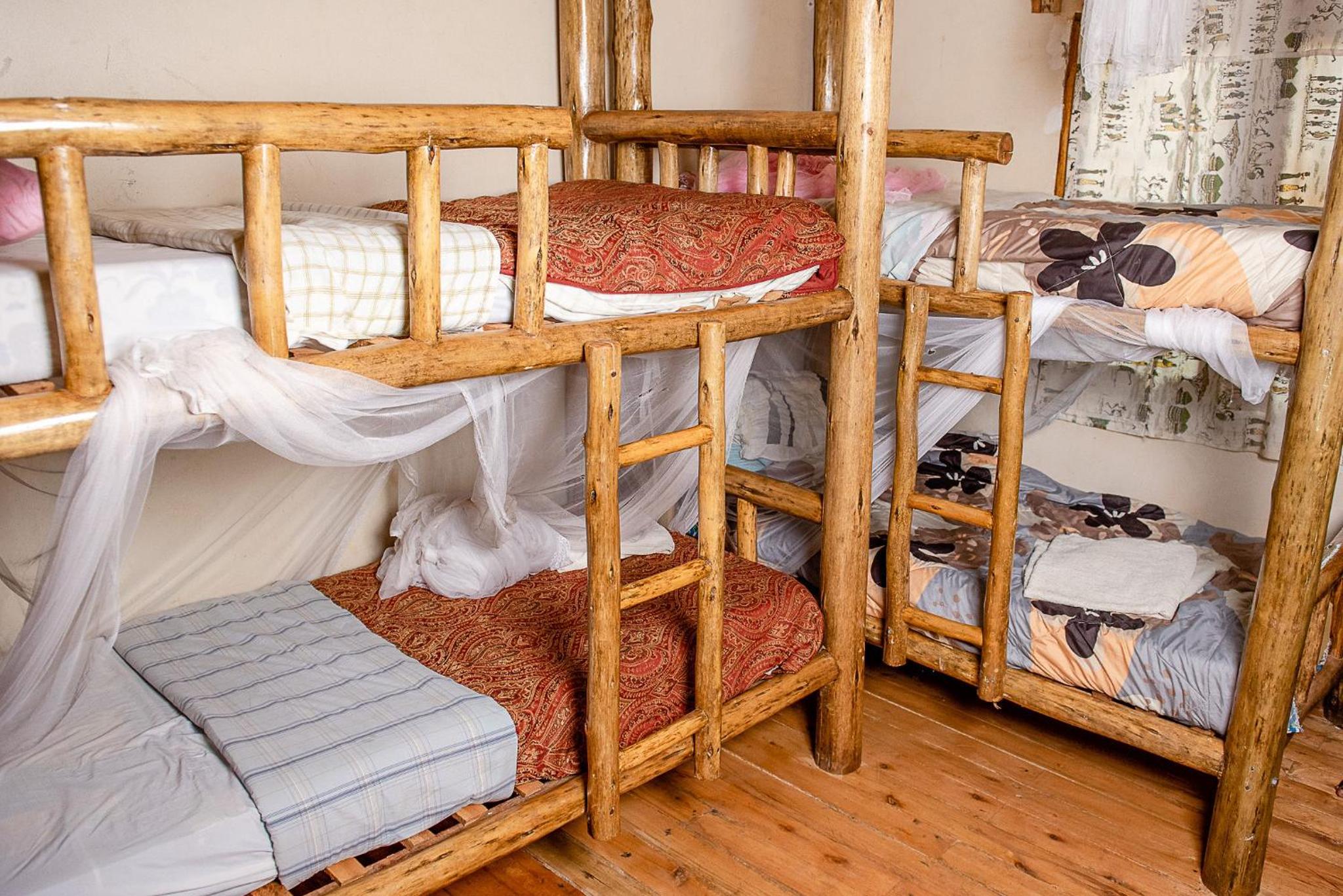 6-Bed Mixed Dormitory Room photo 2