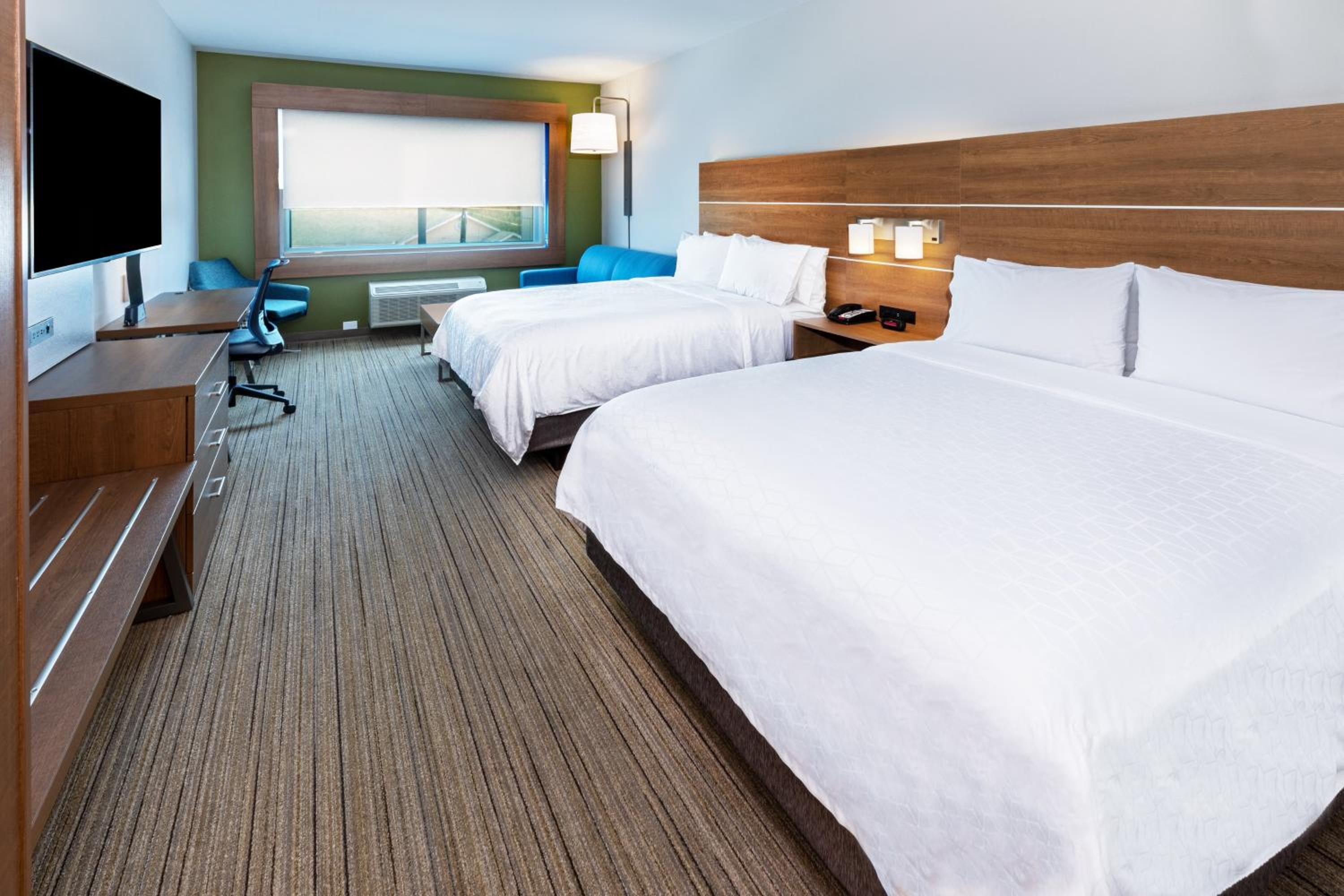 Suite with Two Queen Beds - Photo 3