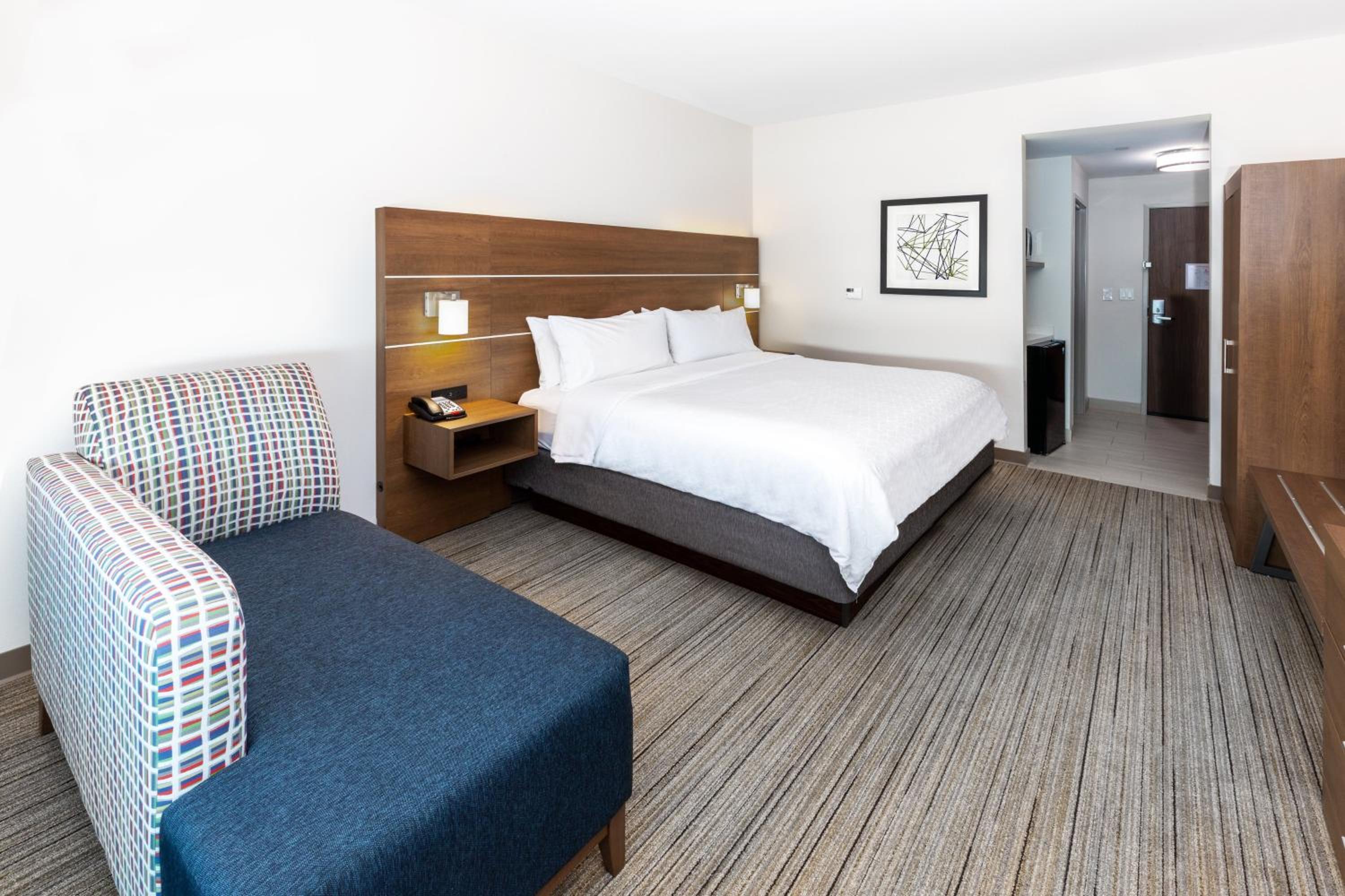 Standard King Room - Photo 2