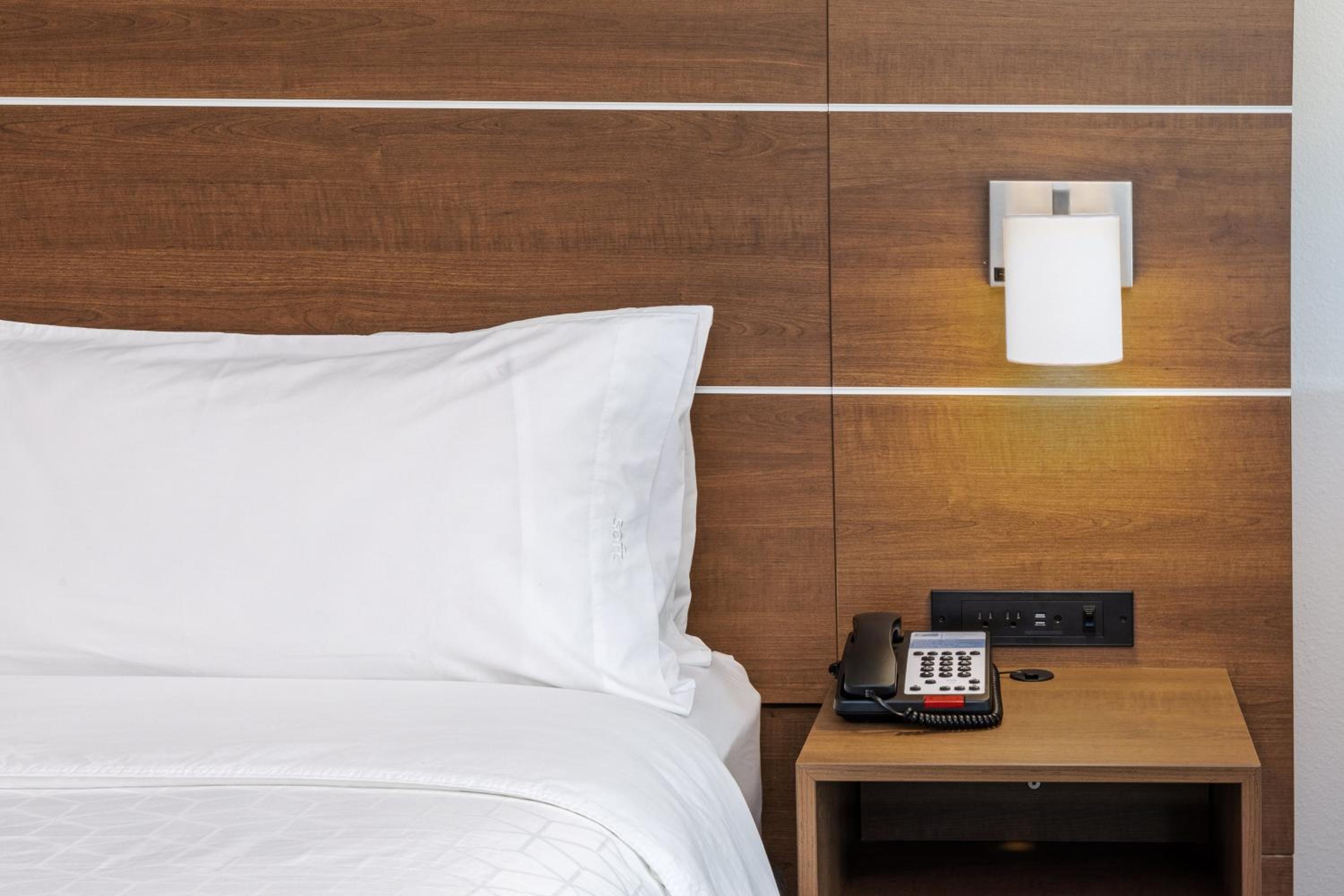 Standard King Room - Photo 3