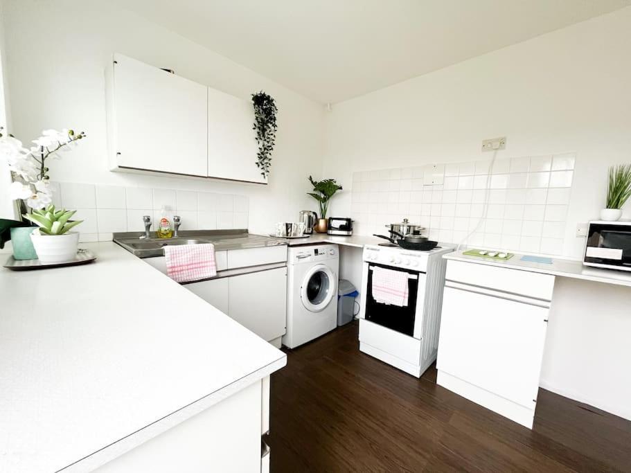 Three-Bedroom Apartment photo 2