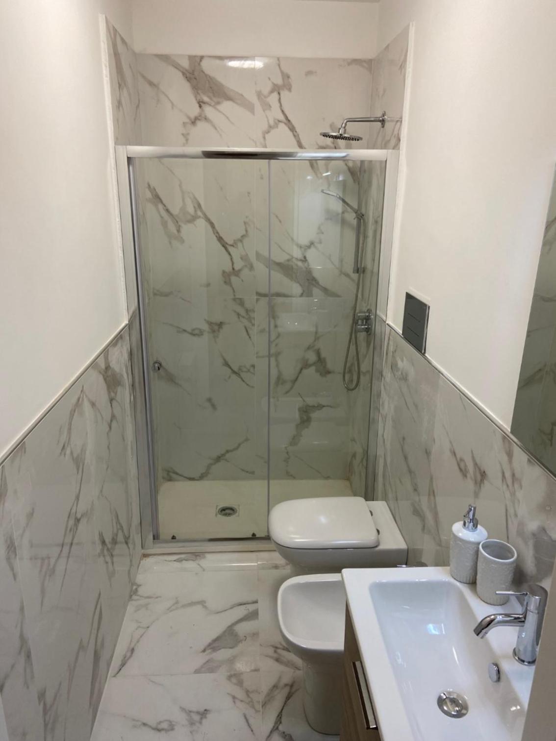 Double Room - Photo 6