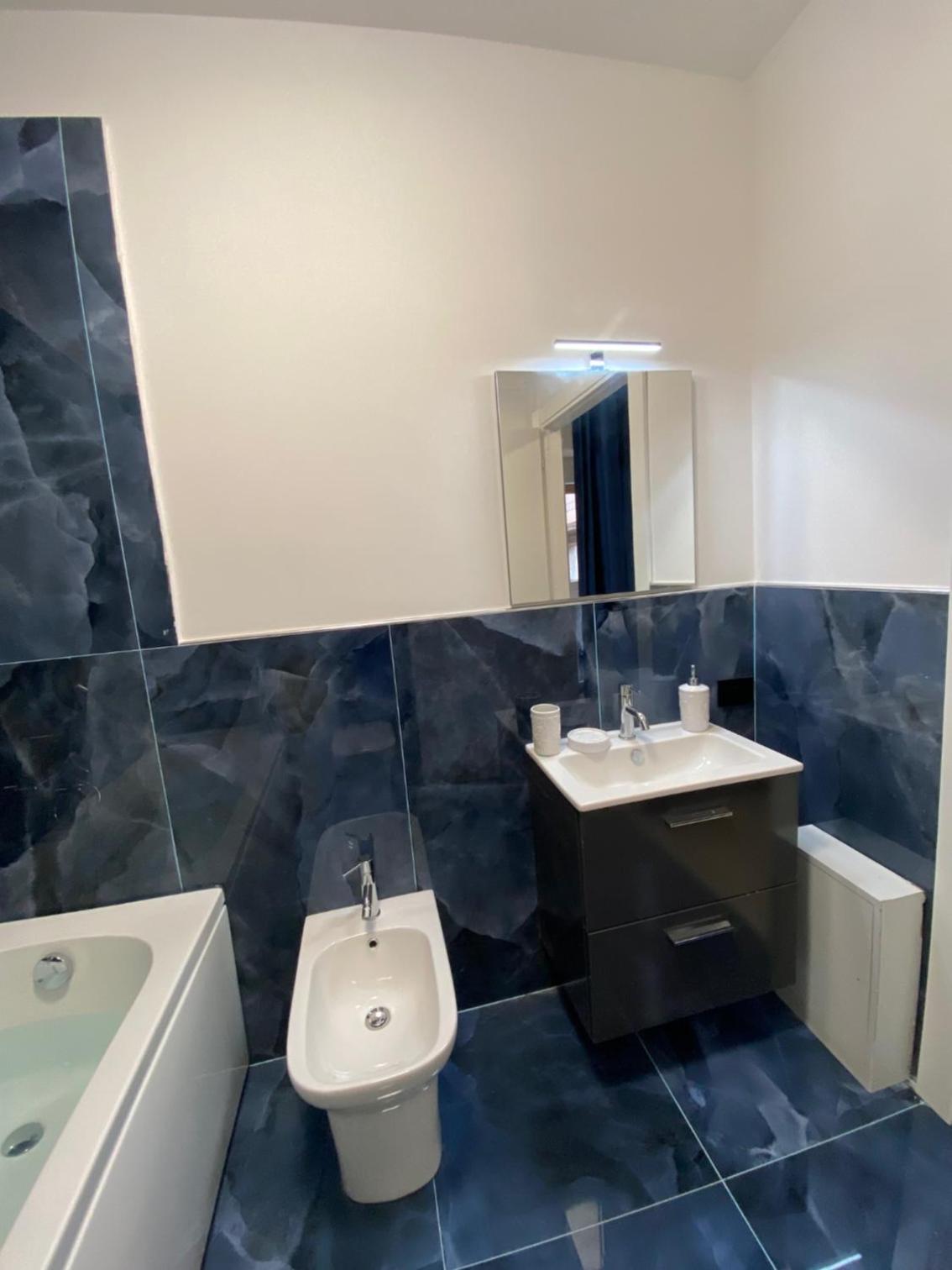 Queen Room with Spa Bath - Photo 8