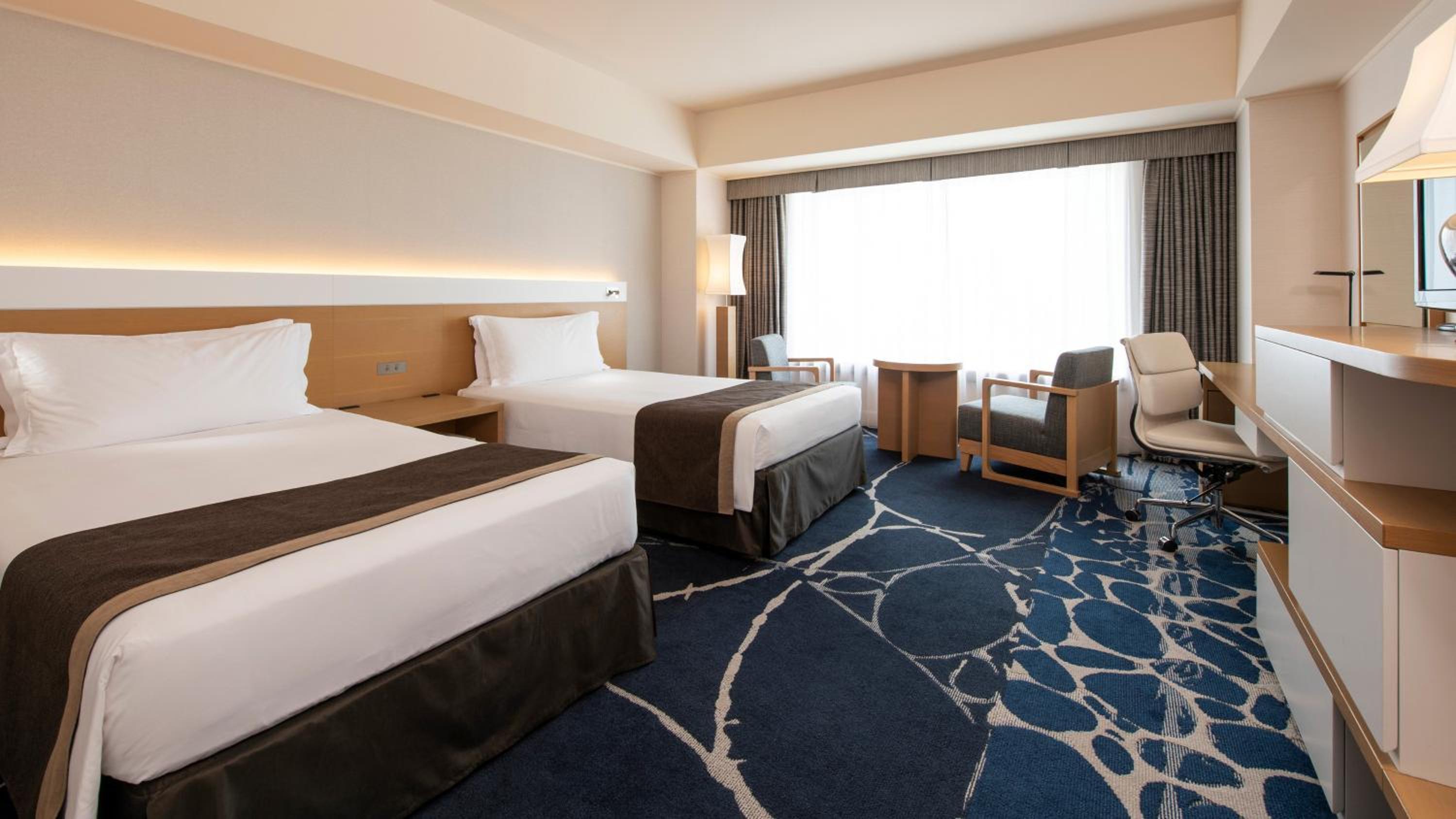 Premium Twin Room with City View - Photo 1