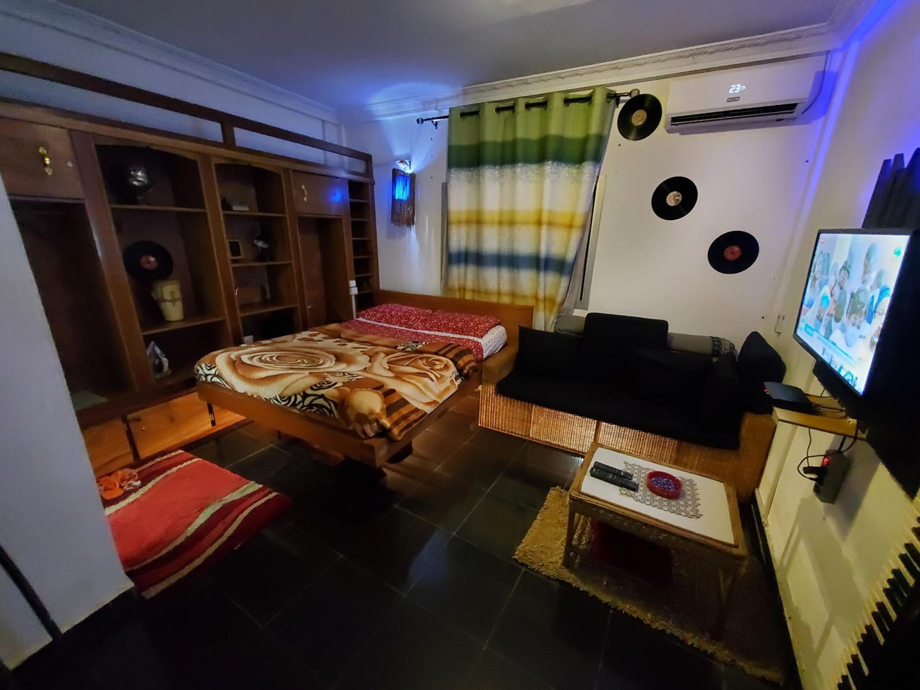 One-Bedroom Apartment photo 1