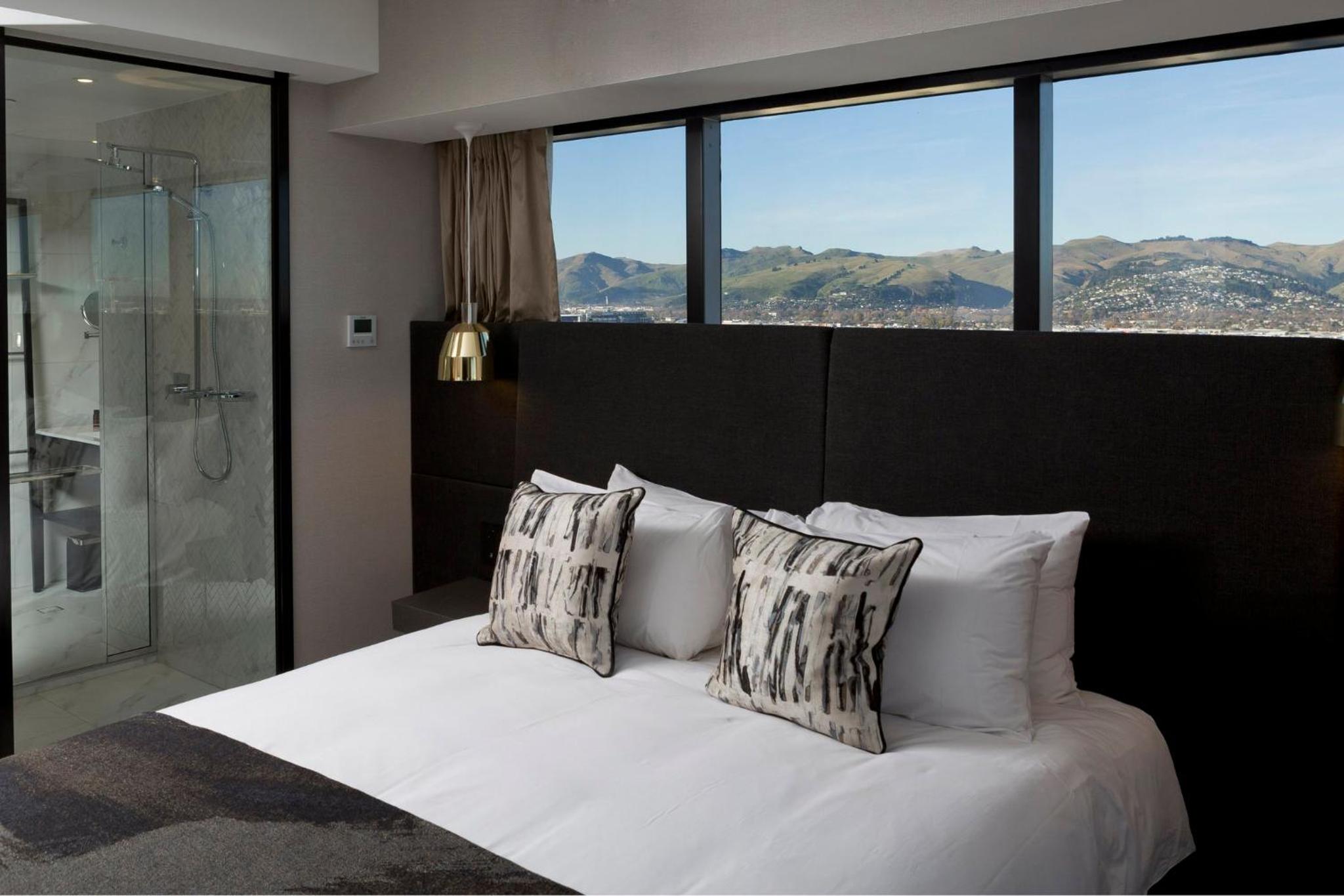Standard King Room with City View - High Floor