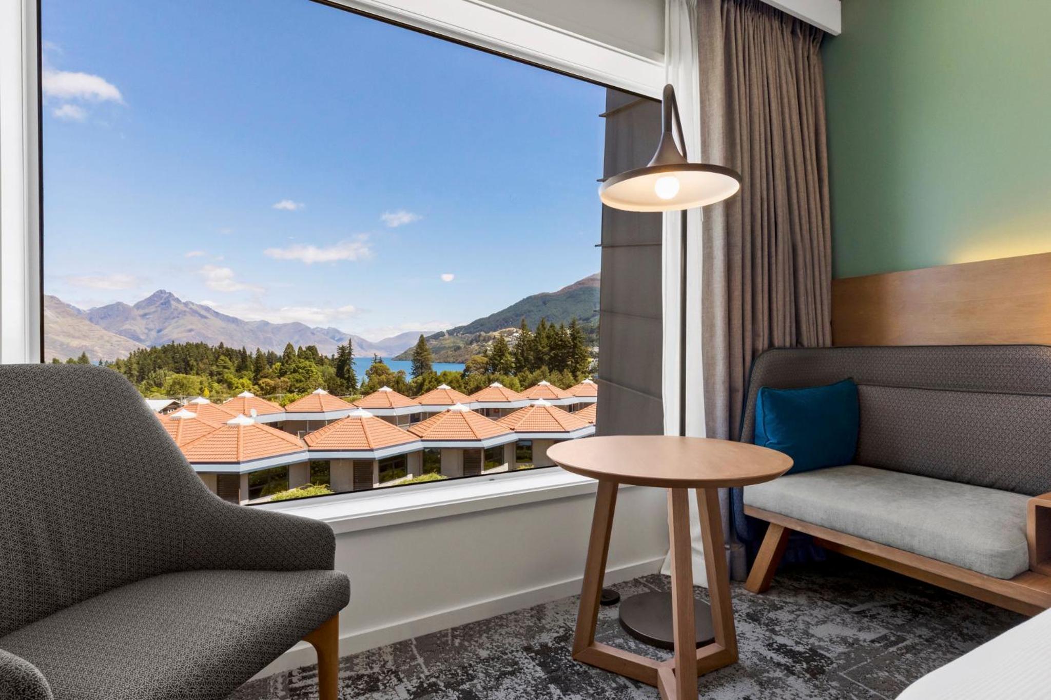 Standard Queen Room with Mountain View - Free Breakfast - Photo 8