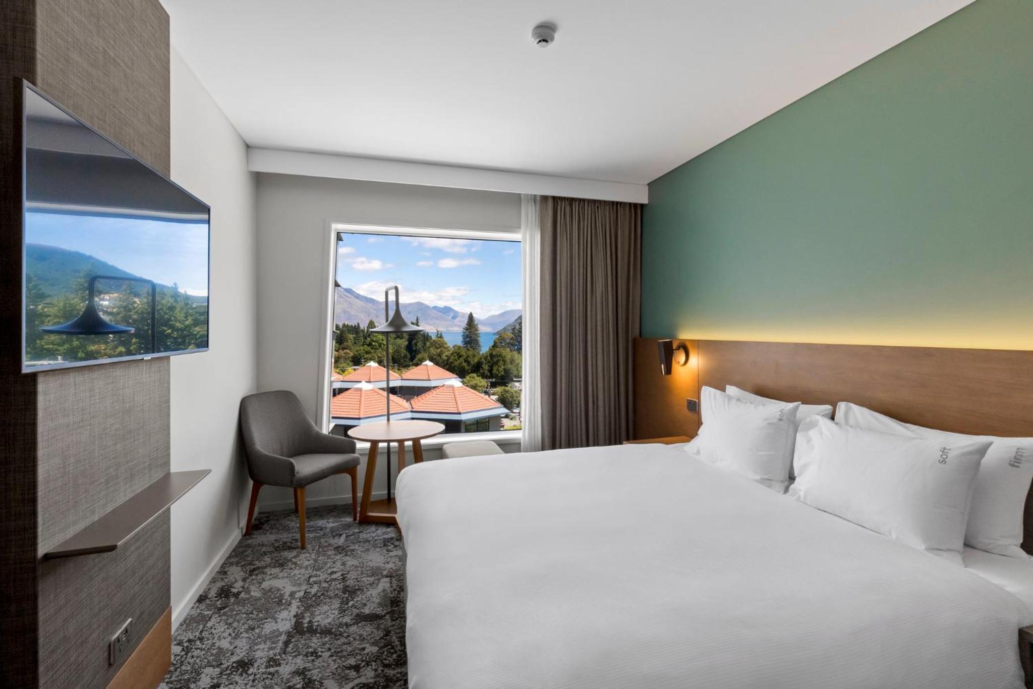 Standard King Room with Mountain View - Free Breakfast - Photo 4