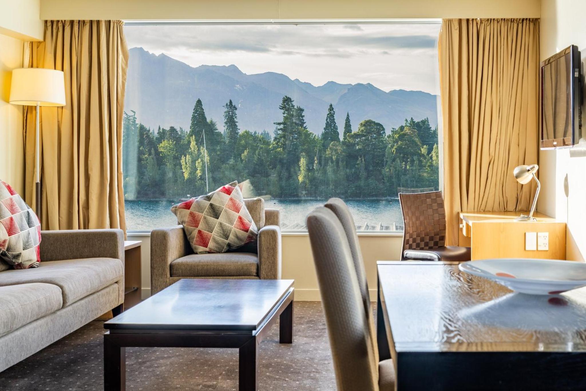 One-Bedroom King Suite with Lake View - Photo 5