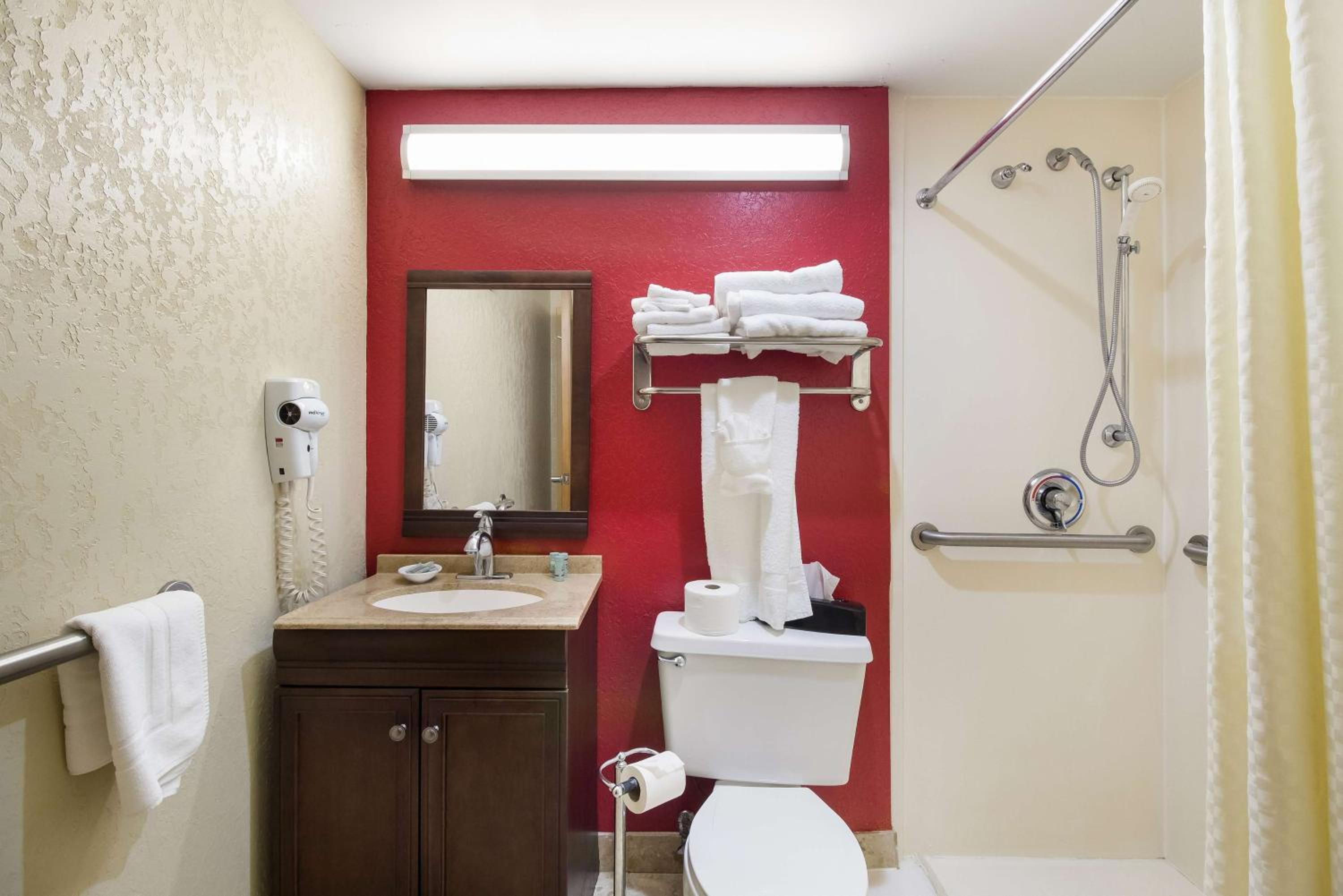 King Room with Roll-in Shower - Disability Access/Non-Smoking