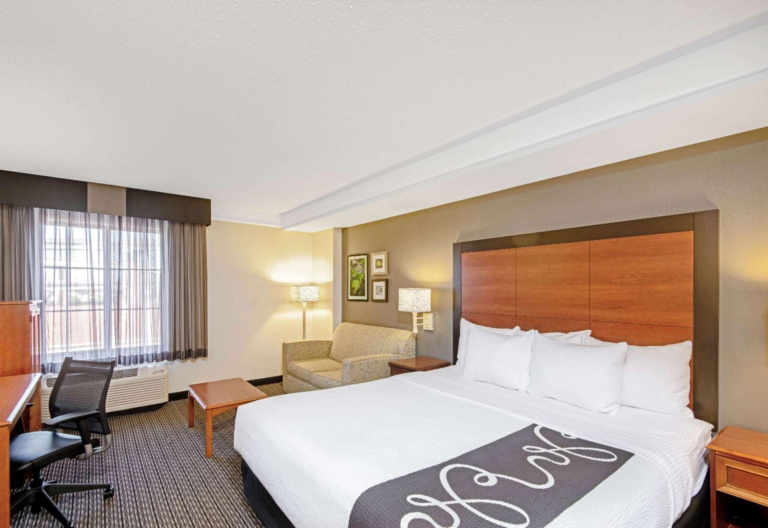 King Suite with Sofa Bed photo 3
