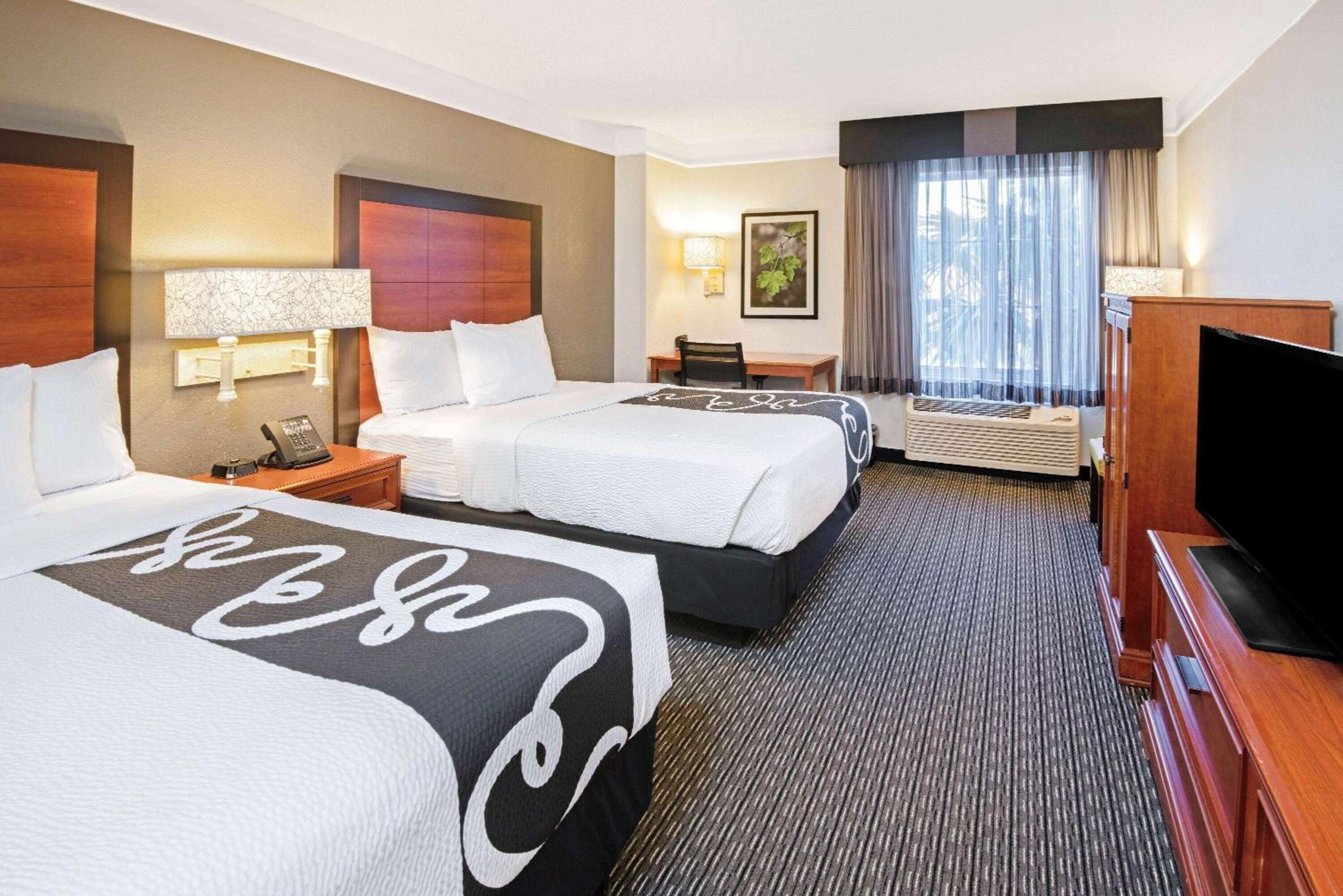 2 Double Beds, Mobility/Hearing Access Room, Bathtub w/ Grab Bars, Non-Smoking photo 2