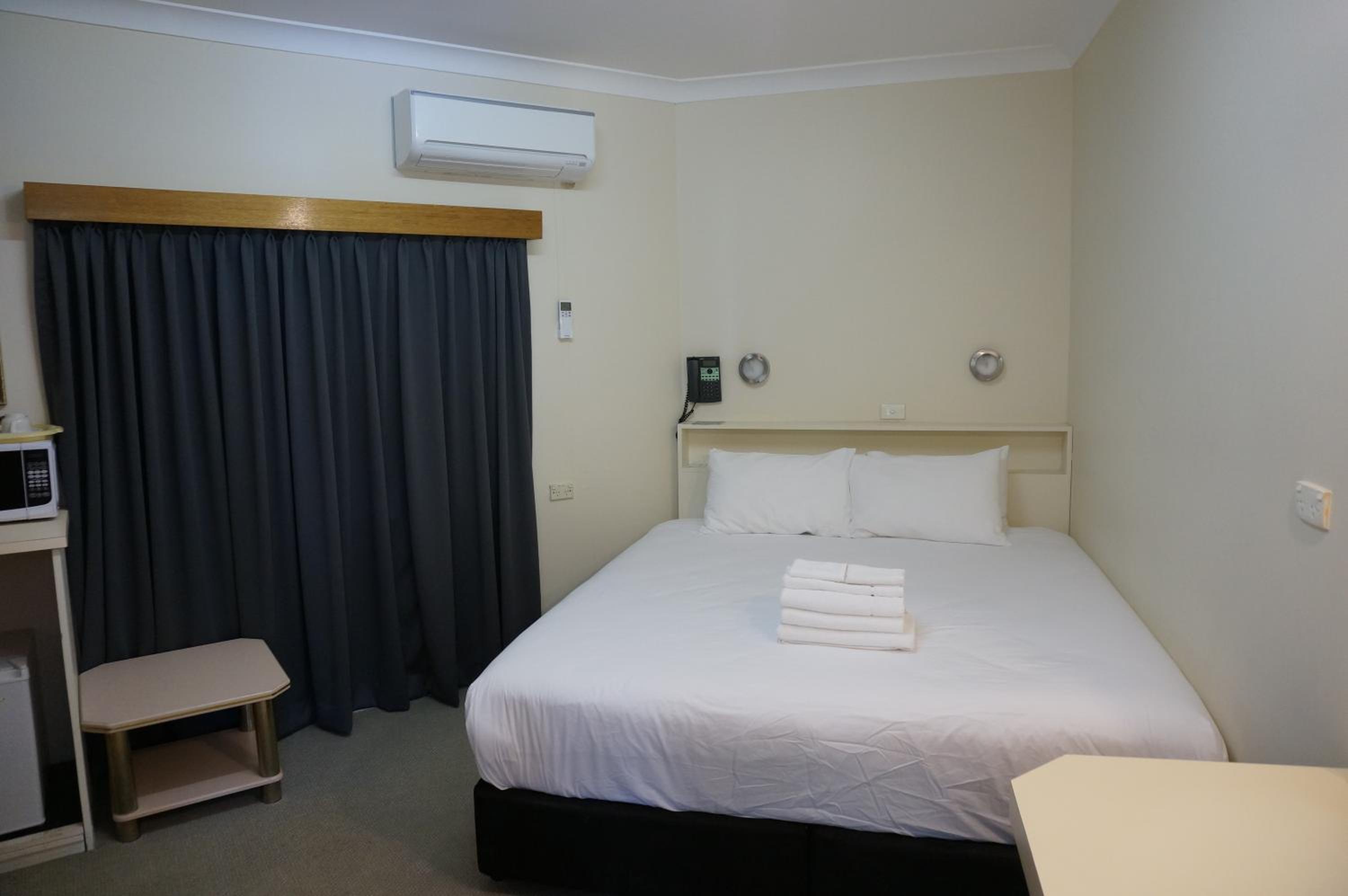 Small Single Room photo 2