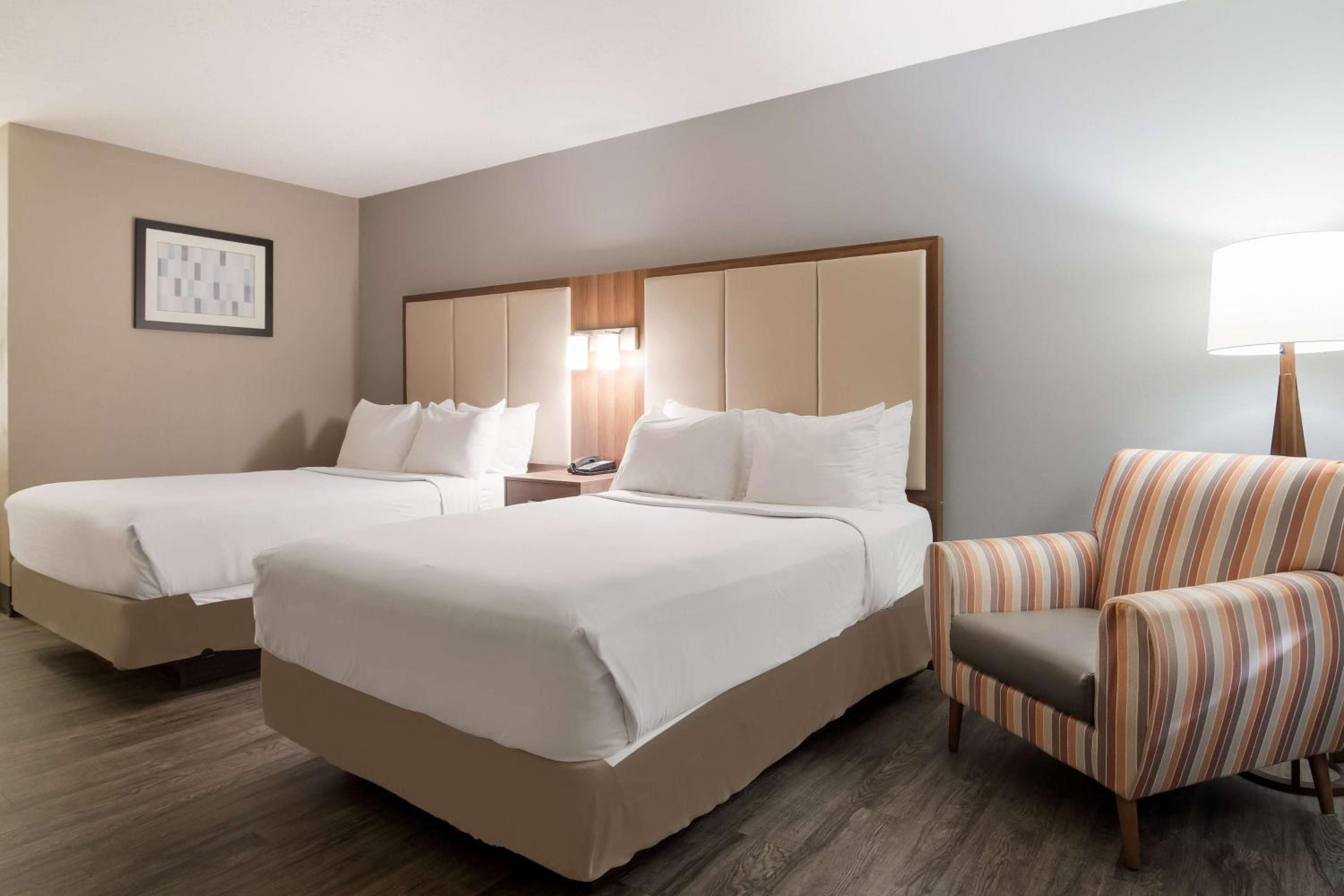 Double Room with Two Double Beds - Non-Smoking - Photo 1