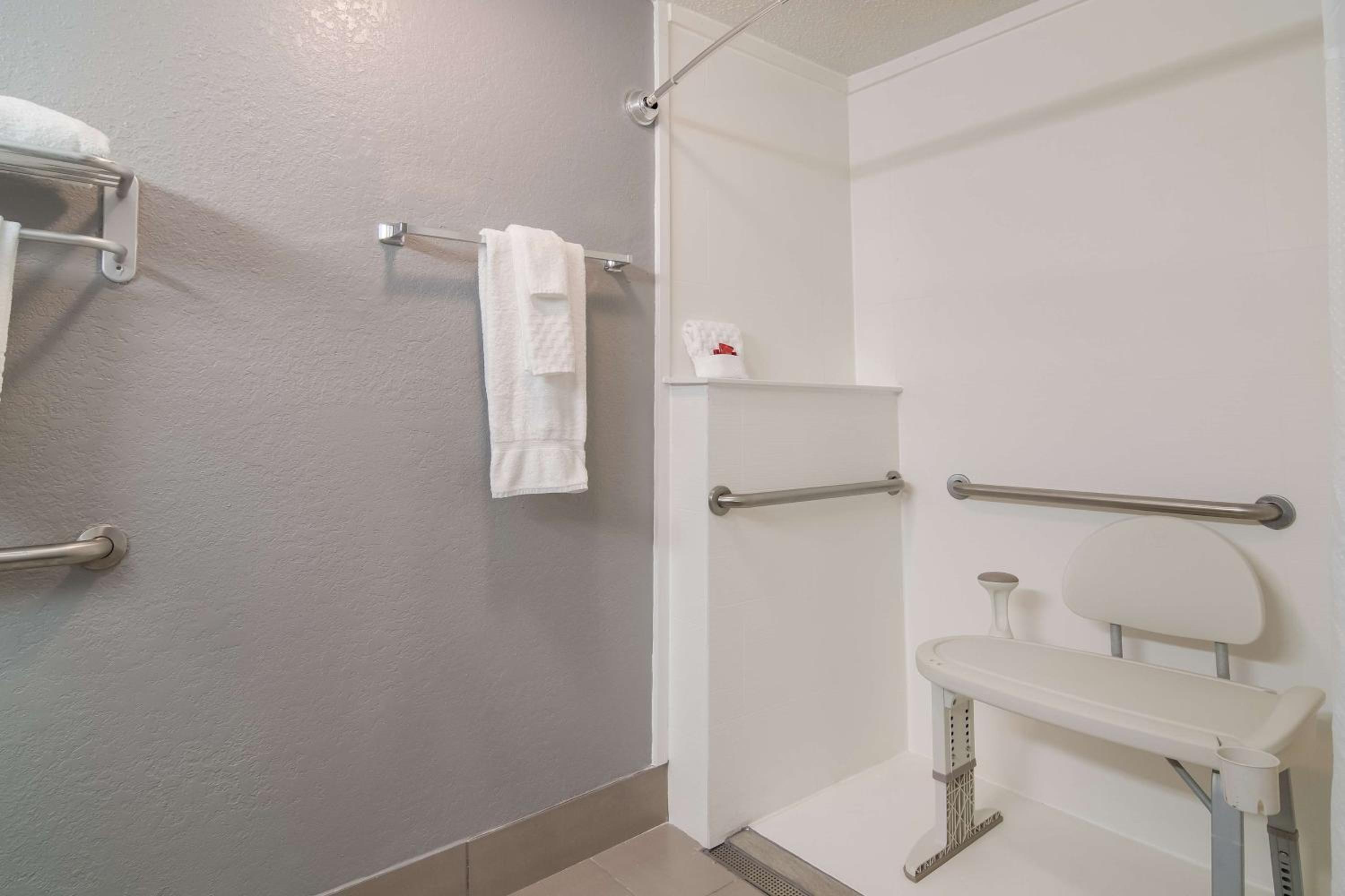 Double Room with Two Double Beds - Mobility Accessible/Non-Smoking - Photo 4