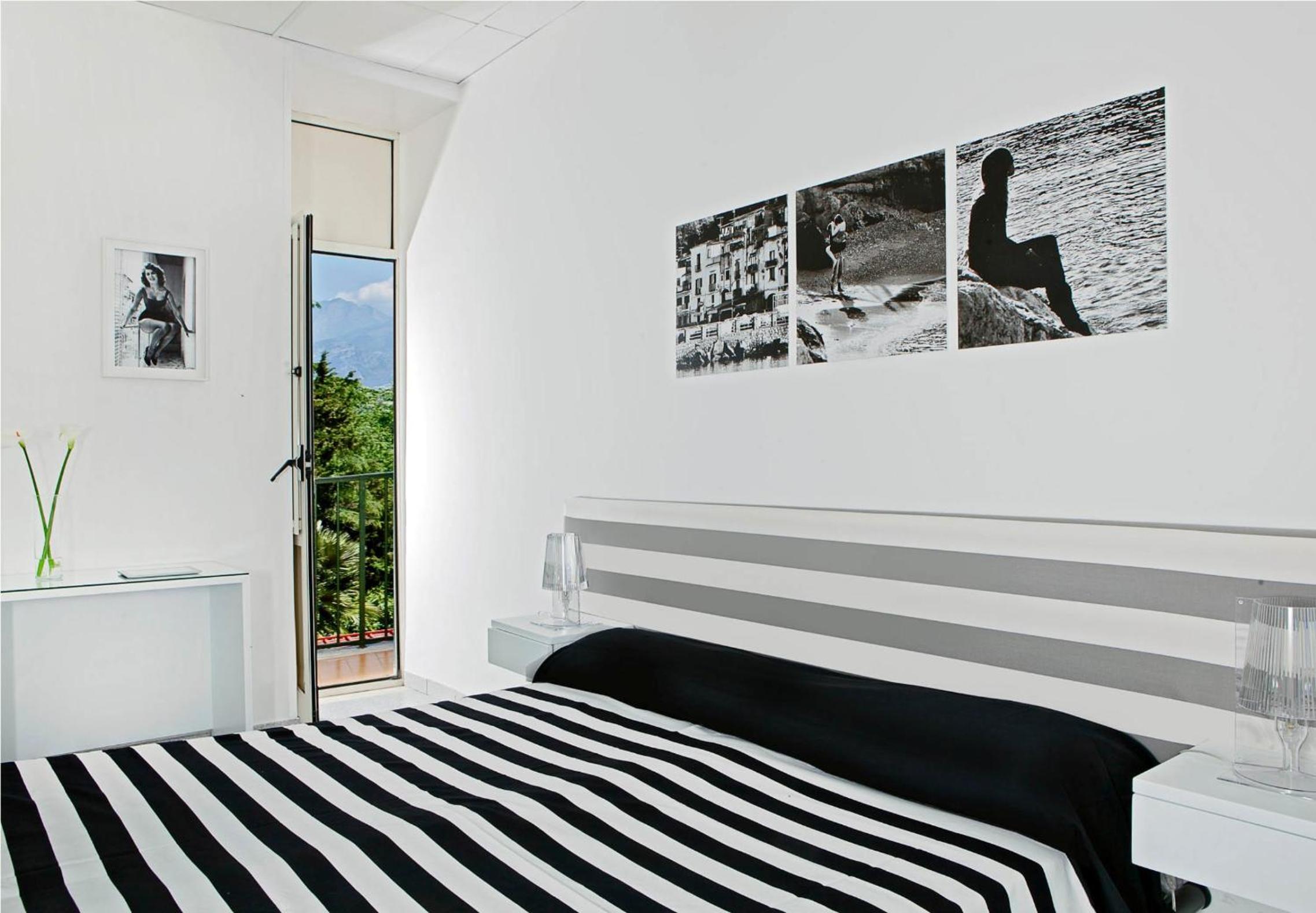 Double or Twin Room with Sea View - Photo 6