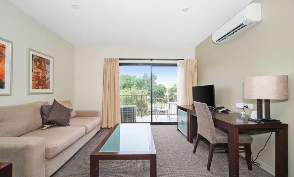 One-Bedroom Apartment - Photo 7