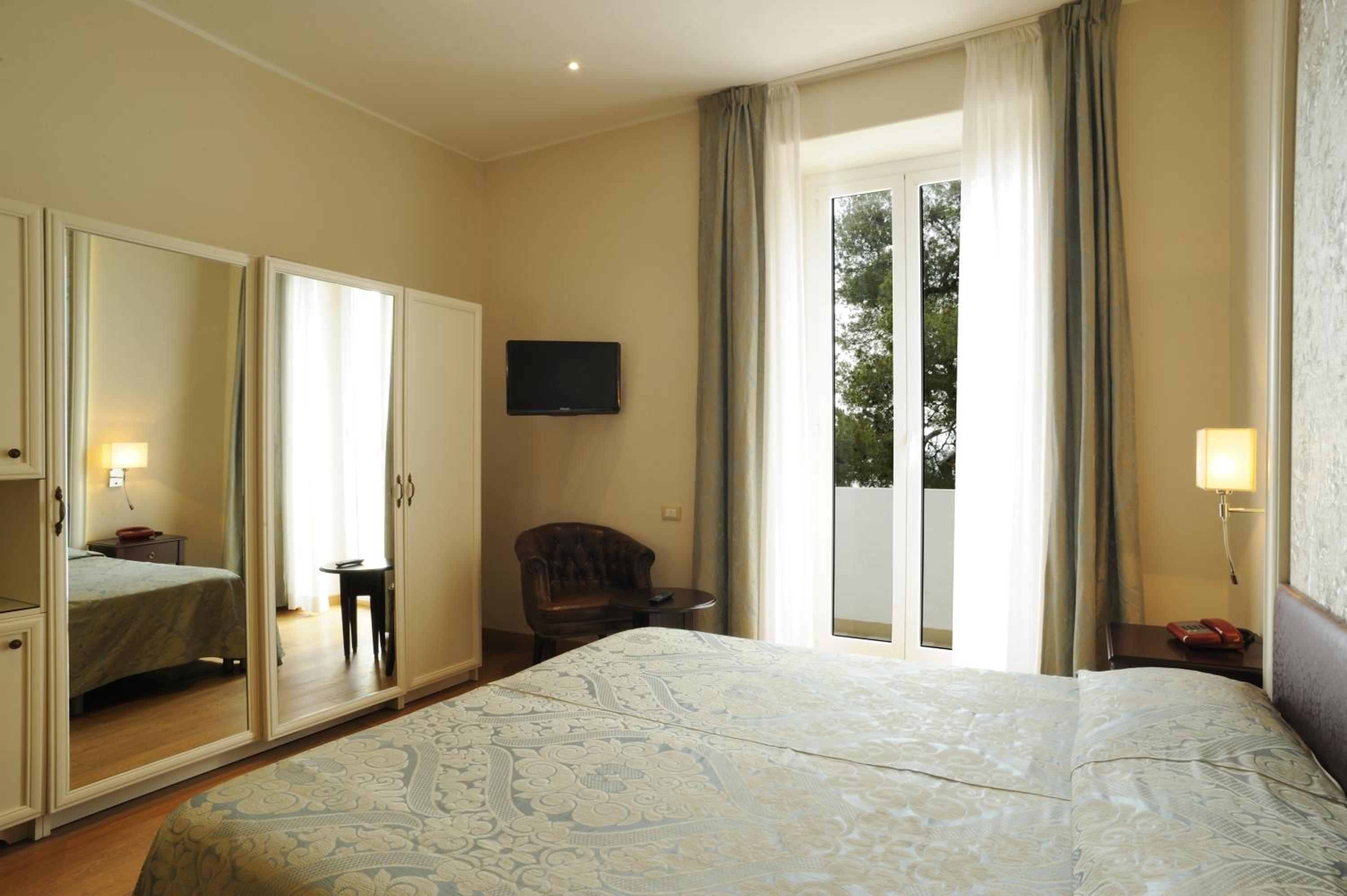 Deluxe Double Room 1°-2° Sea View - Photo 7