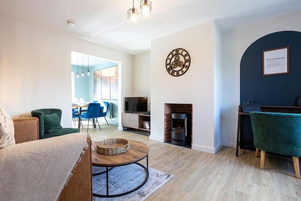 Three-Bedroom House photo 3